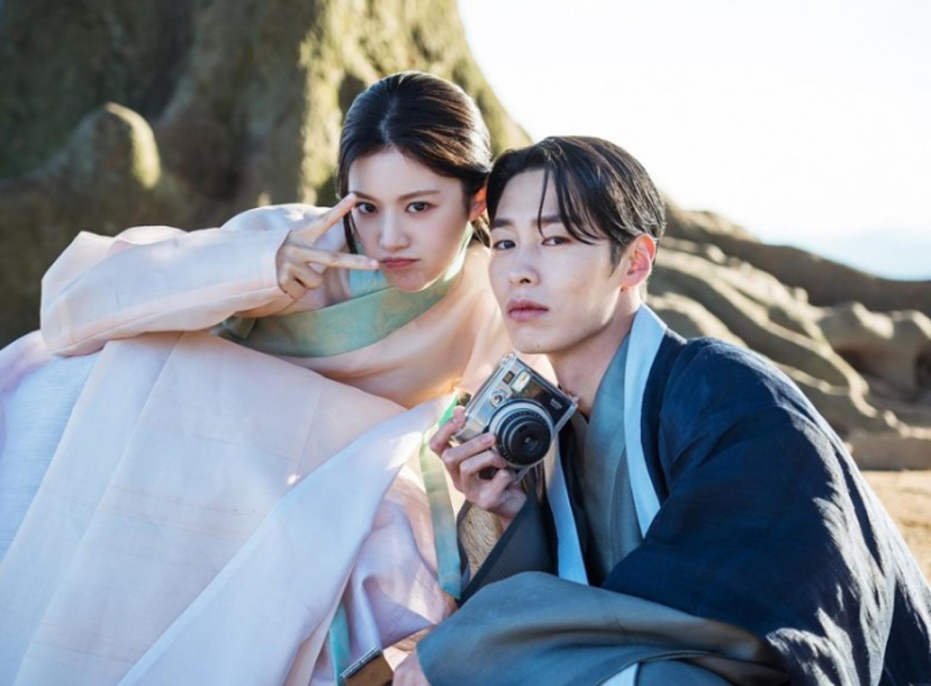 "덥고 힘들었지?"… '환혼2' 고윤정♥이재욱, 현실 케미 '애틋'