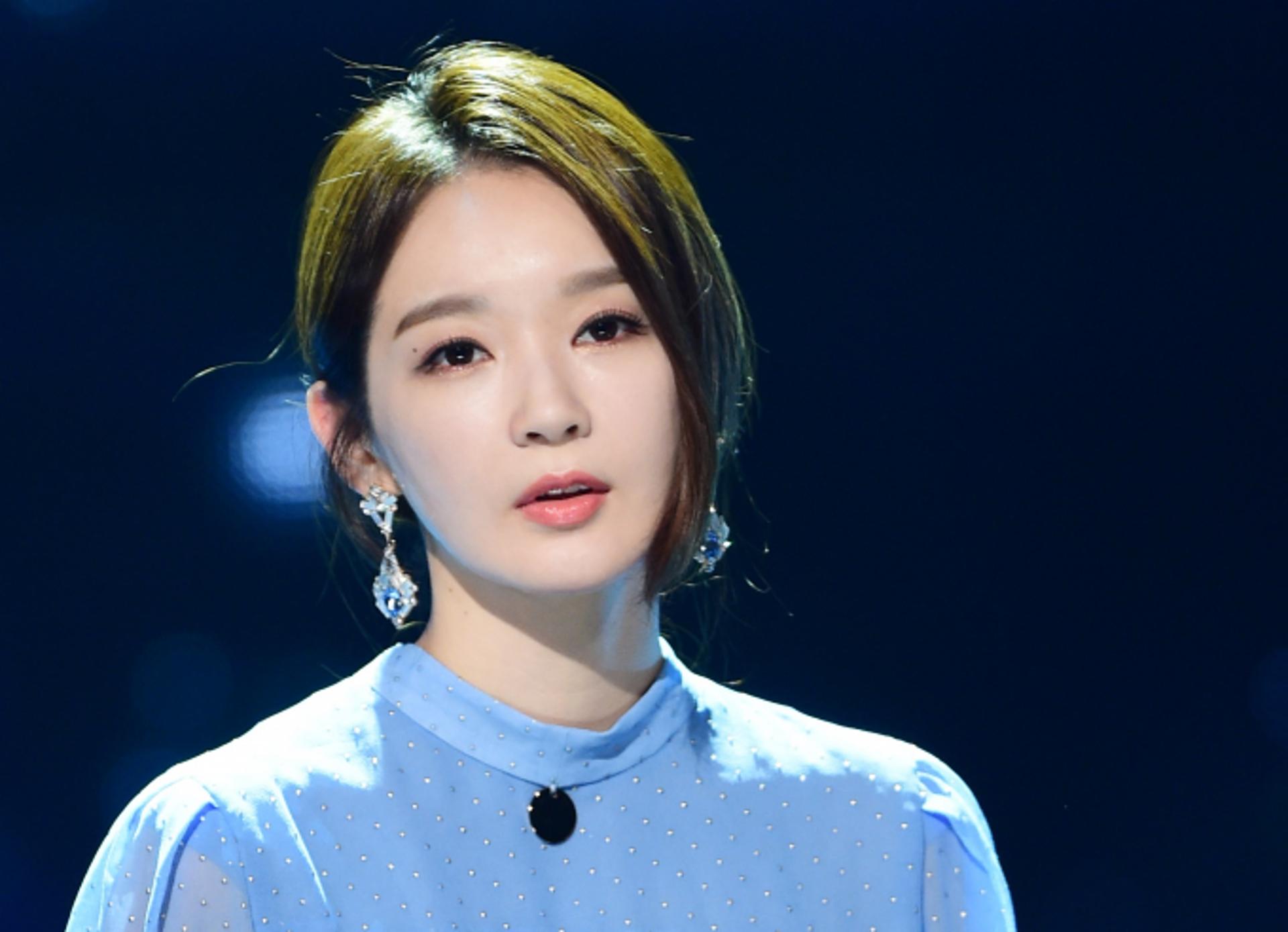 강민경, '500만원 인상' 카드 통할까 [김유림의 연예담]
