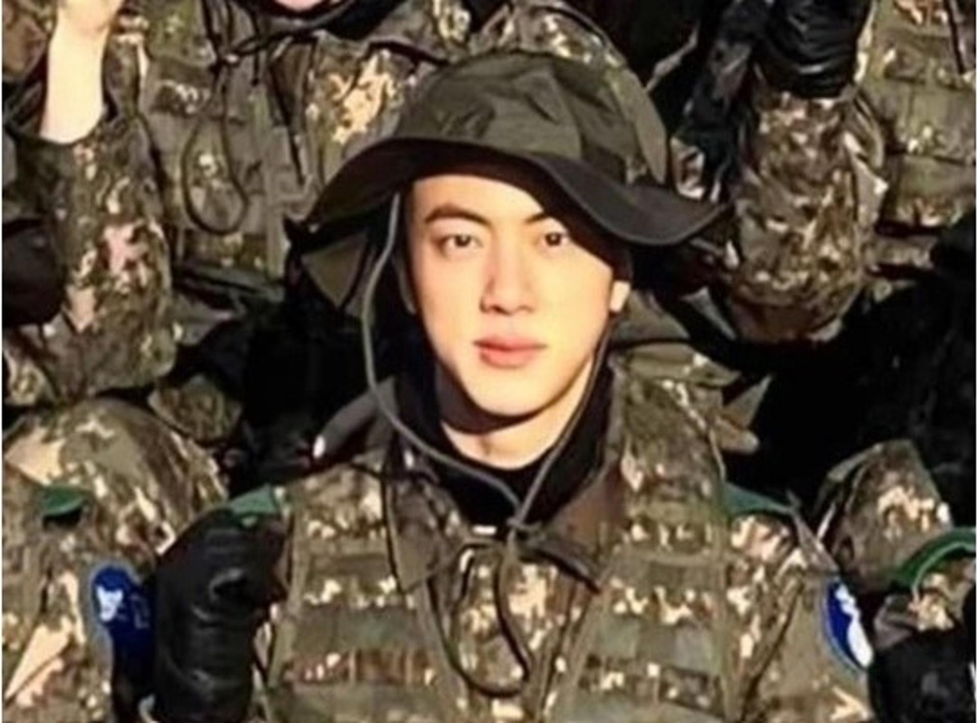 방탄소년단 진, 신병교육대 조교 된다… "모범적 중대장 훈련병"