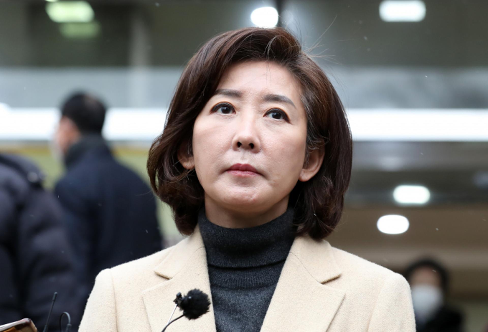 與, 나경원 거취에 대립 양상… "갈등 유발" vs "공격 지나쳐"