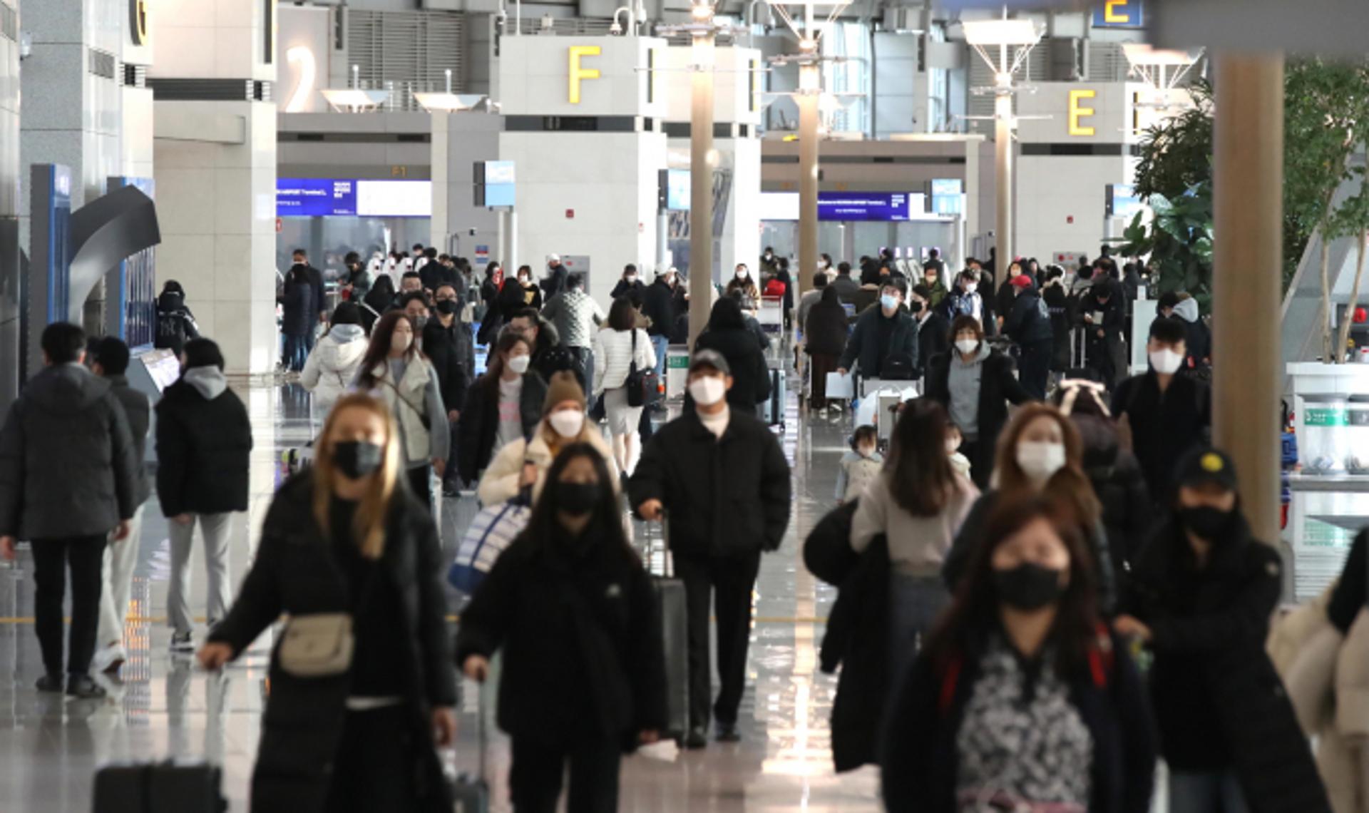 폭발한 해외여행객… 설 연휴 인천공항 64만명 북적, 전년대비 12배↑
