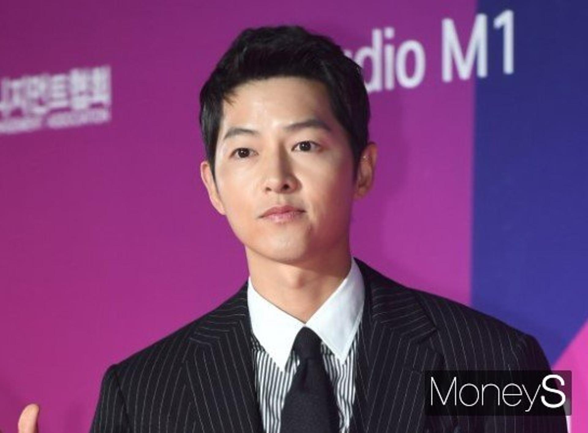 "열애+혼인신고+임신"… 송중기, ♥케이티 향한 '직진남'