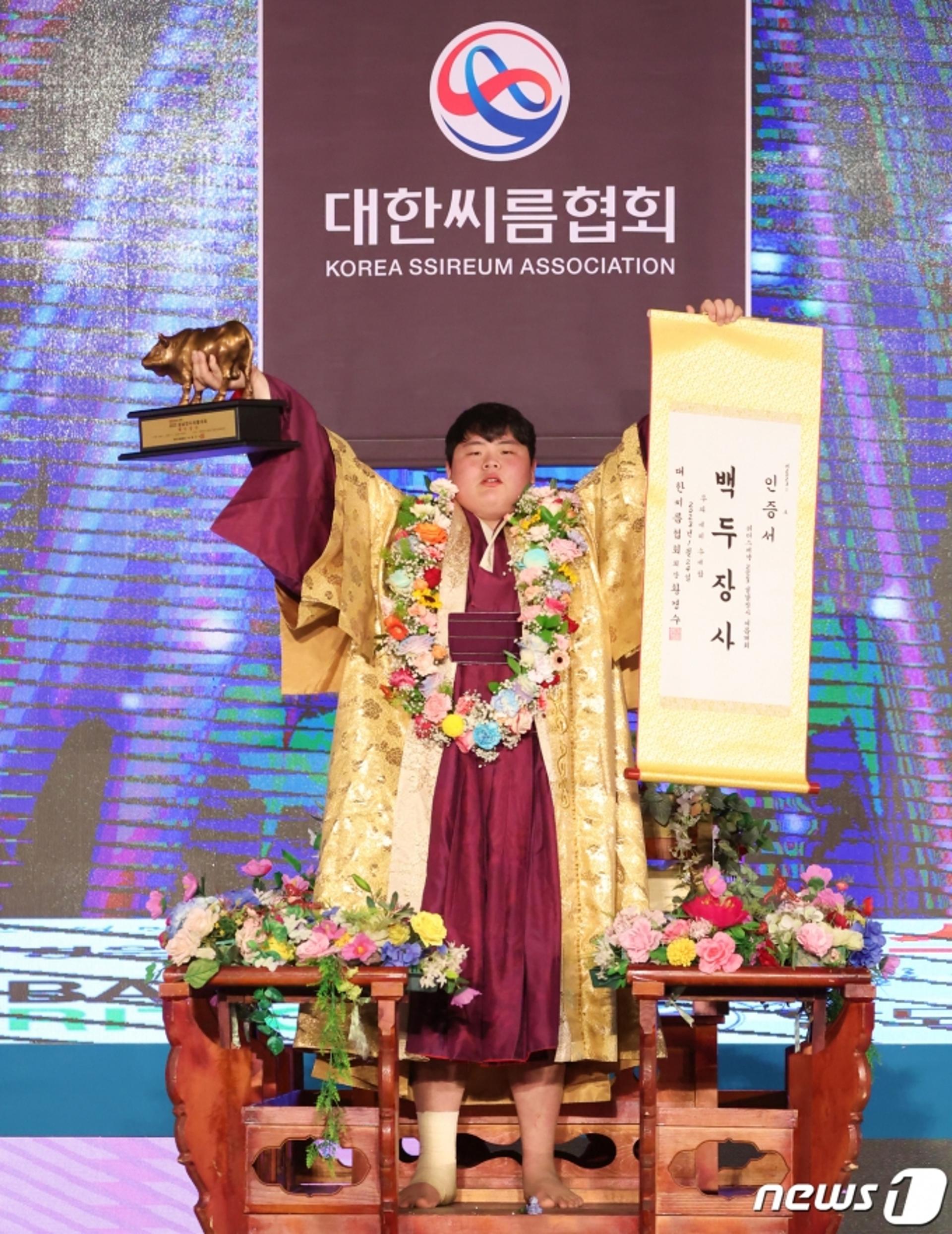 '당나귀귀' 영암씨름단… 한우100인분+낙지에 홍어까지 꿀꺽
