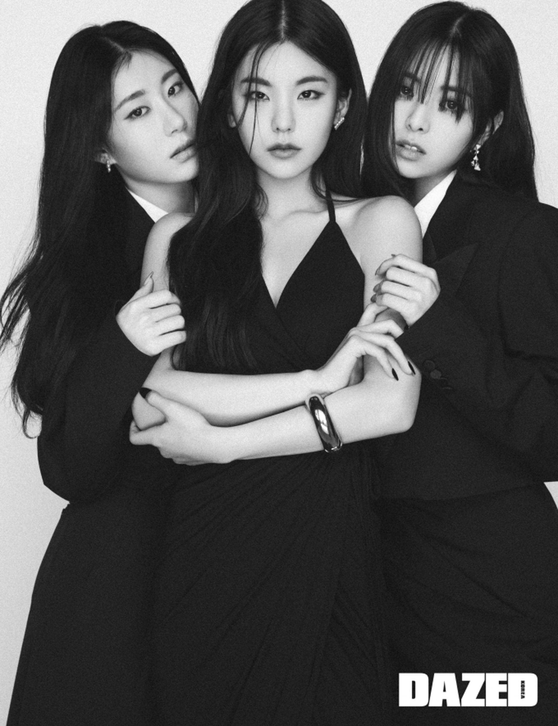 '데뷔 4년' 있지(ITZY), 드레스→슈트 입고 성숙한 비주얼