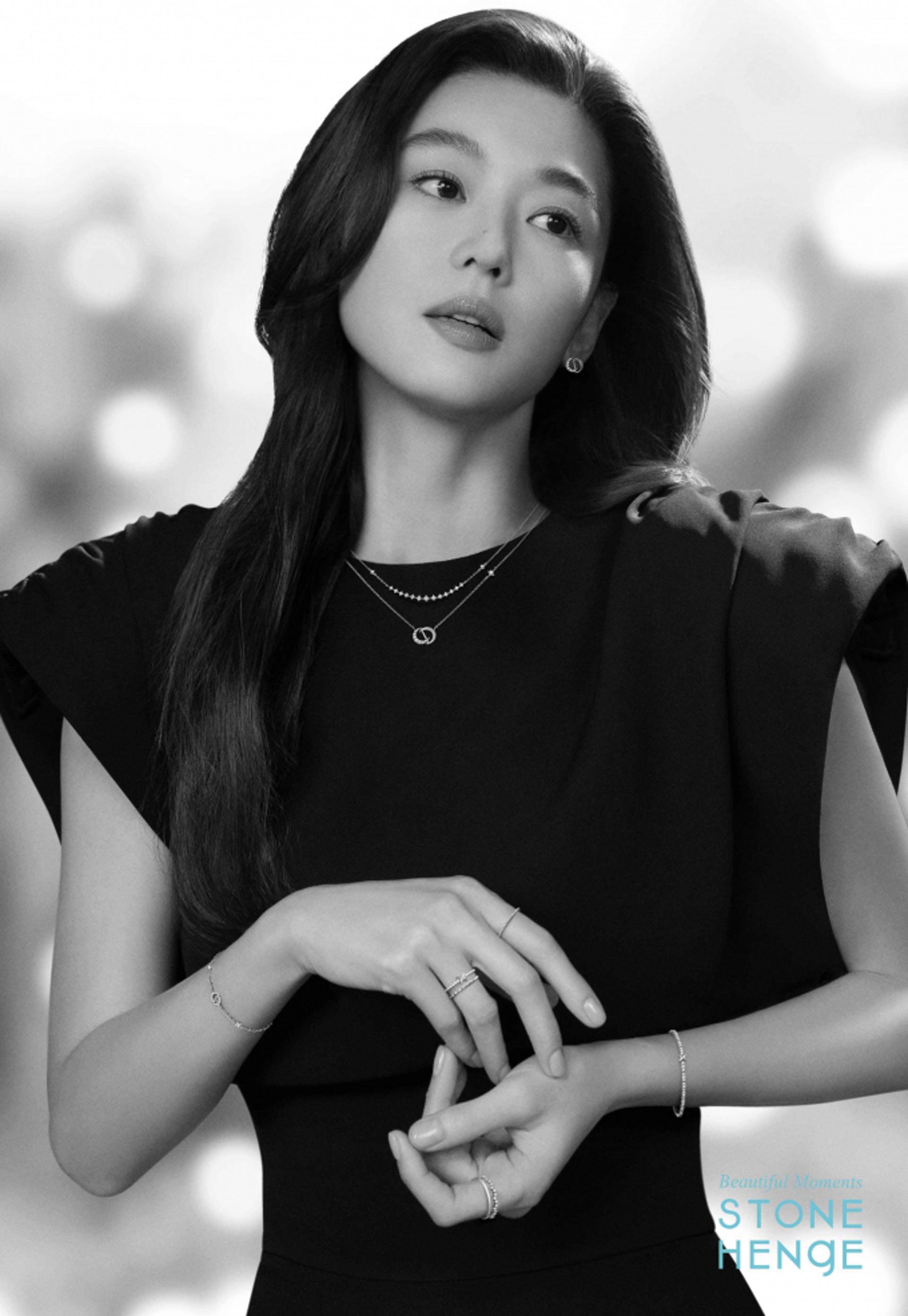 [★화보] 전지현, 흑백 화보 속 고전미 넘치는 미모