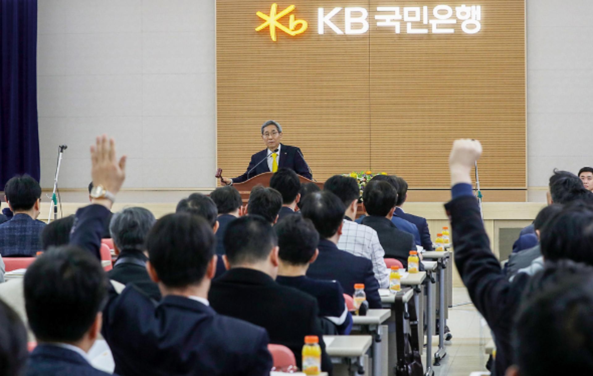 윤 대통령, '은행 때리기'에 배당성향 제자리걸음… 주주환원 딜레마