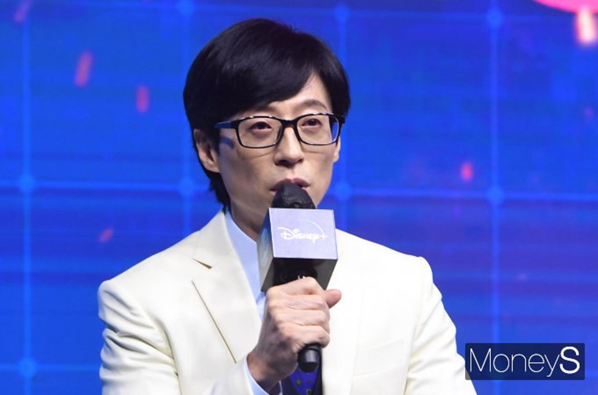 "축하한다, 강아지야"… 지석진, 유재석 '대상'에 귓속말을?