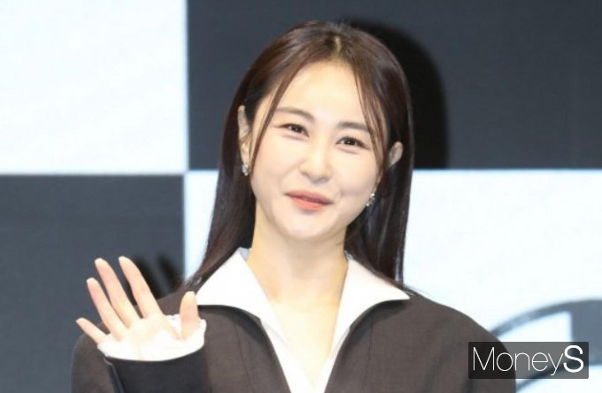 손은서♥'범죄도시' 장원석 대표 열애… "제작자·배우 커플 탄생"