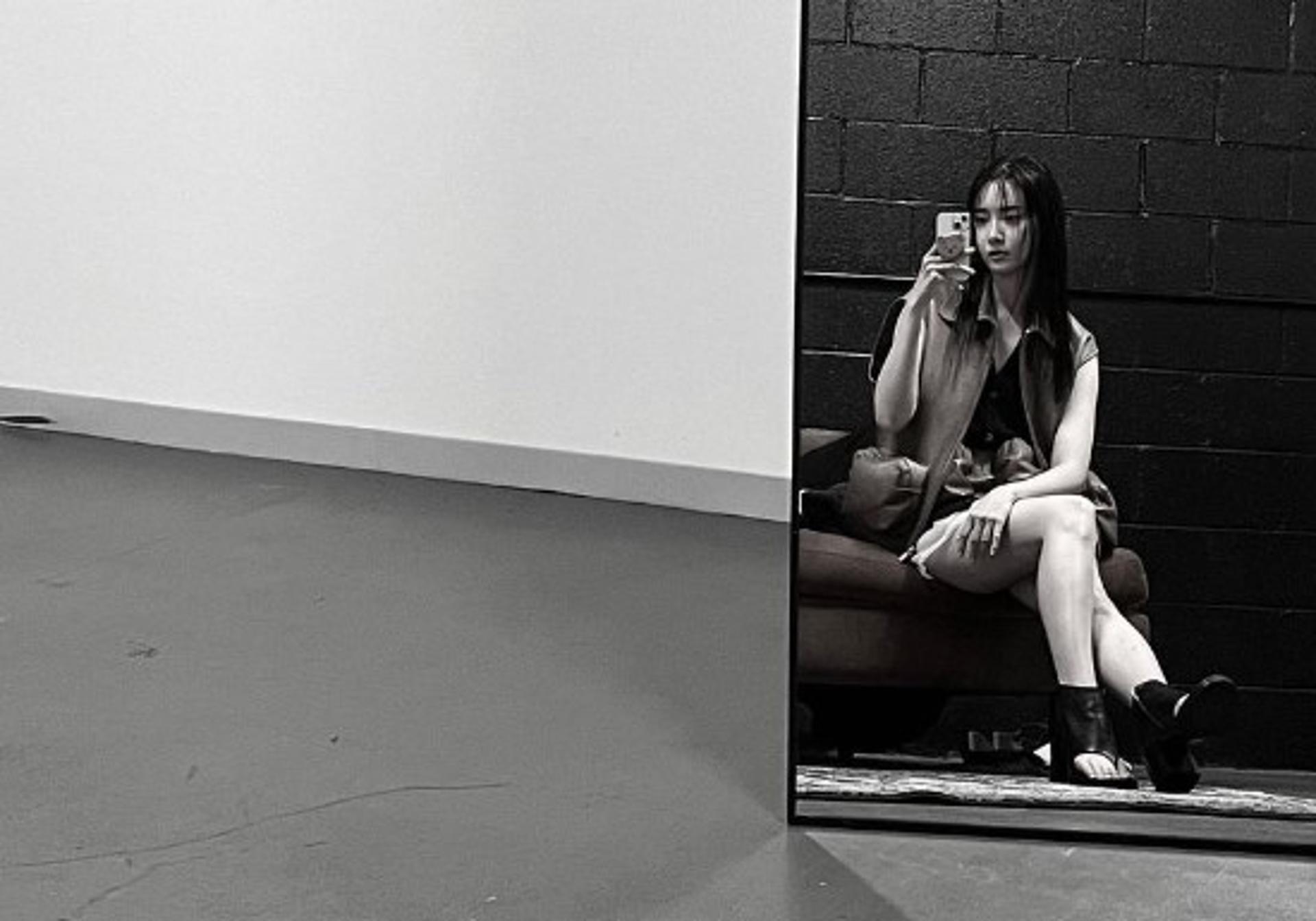 융프로디테가 LA에 떴다?… 윤아, 흑백 뚫은 고혹美