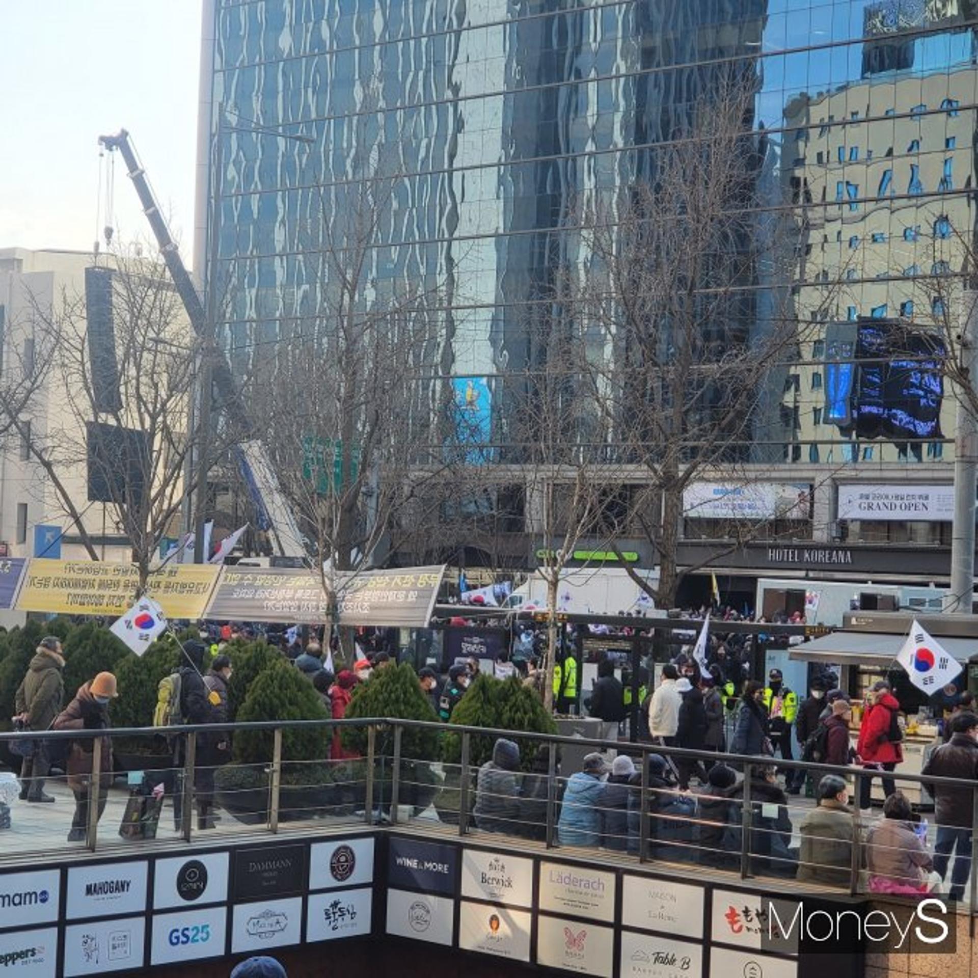 대규모 집회 이어진 3·1절 도심… 고성·교통체증 등으로 시민 불만↑