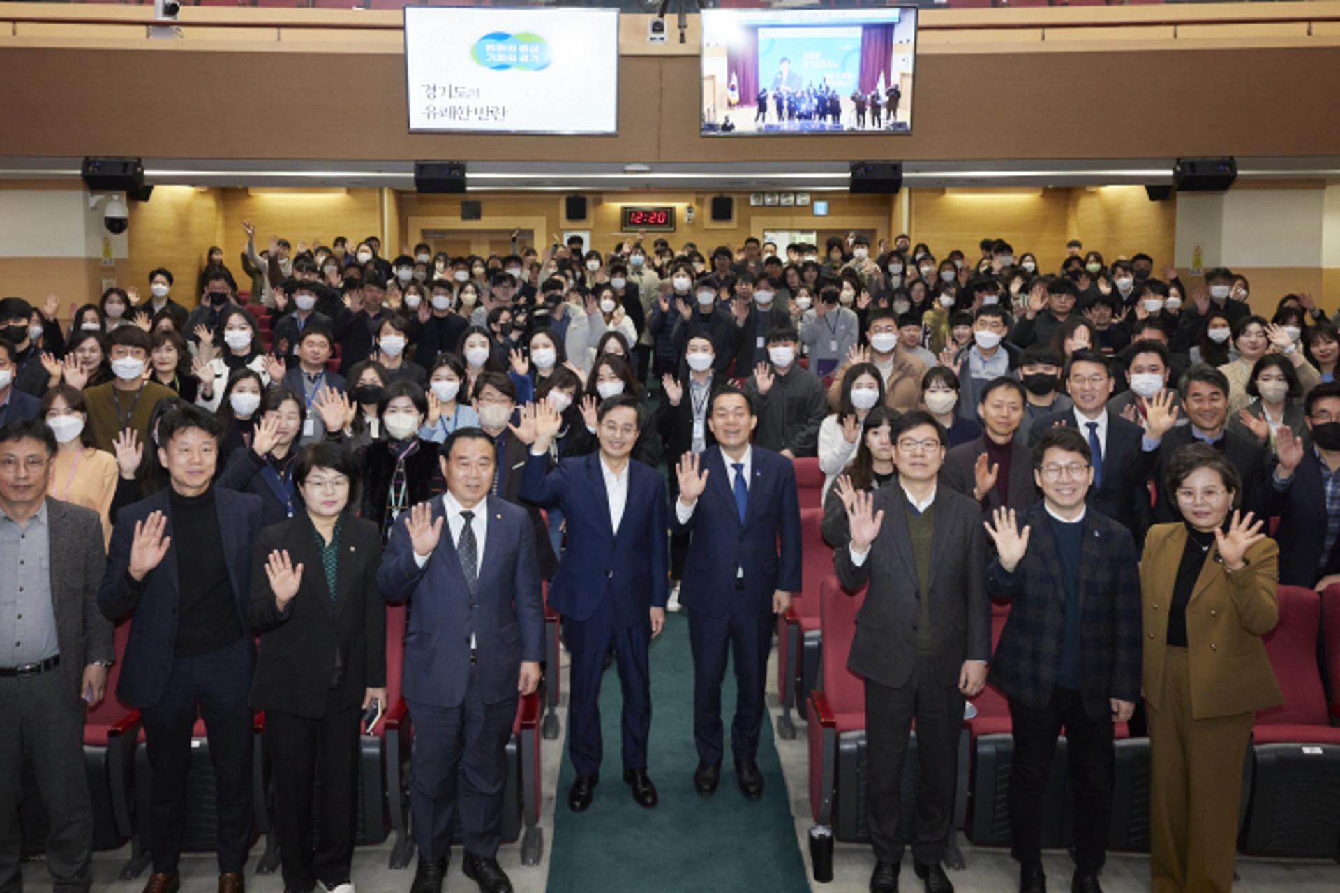 김동연 "우리사회 위해 세가지 유쾌한 반란 일으켜 달라"
