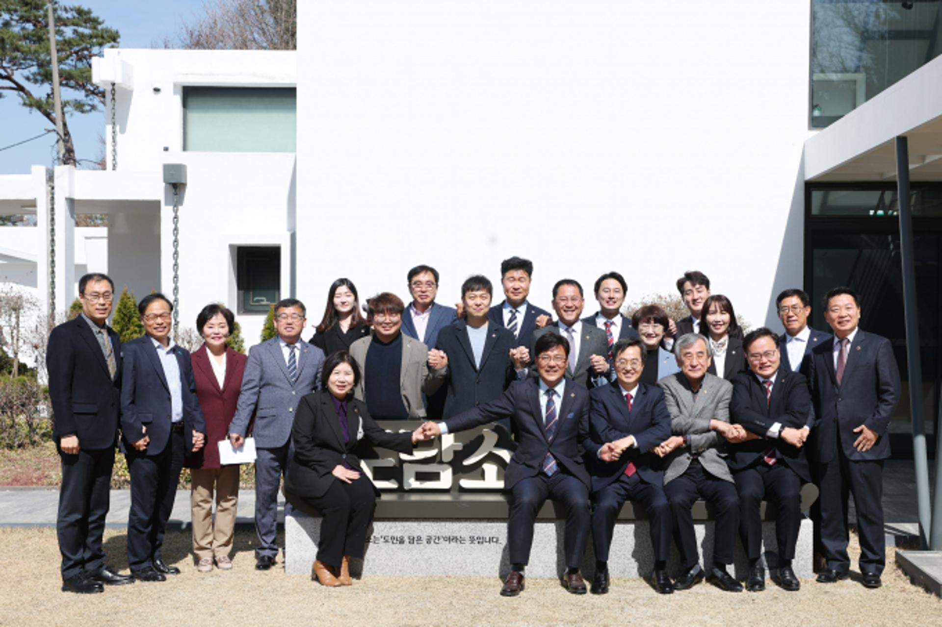 김동연, 도정질문 경기도의원 초청 간담회…소통·협치 행보 이어가