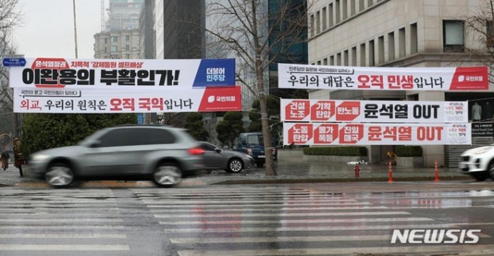 김포시, 선거철도 아닌데 거리 뒤덮은 정당 현수막 '손본다'