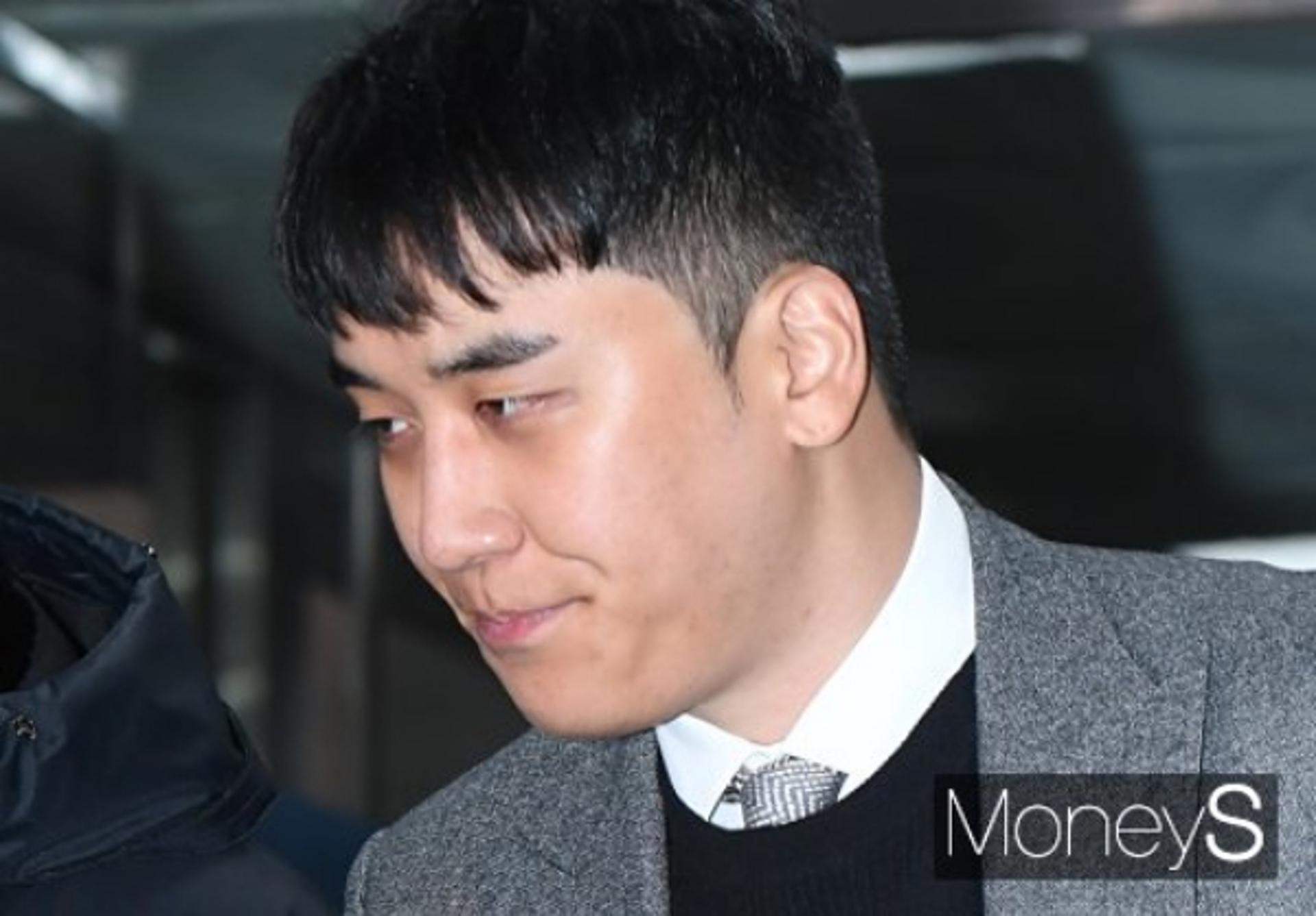 "까도까도 나오네"… 승리, 출소 후 이번엔 열애설?