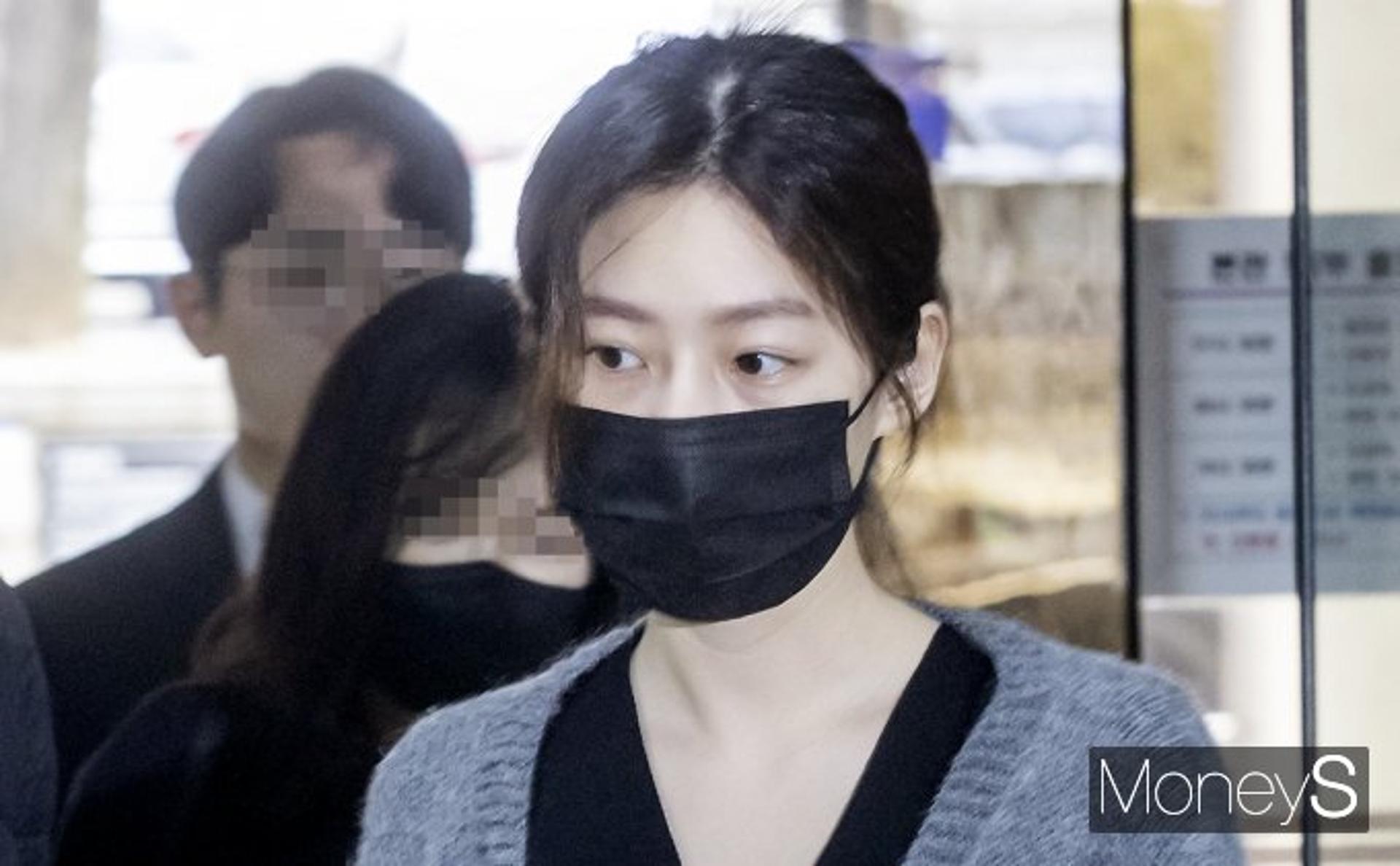 "홀덤바 목격"vs"생활고 알바"… '만취운전' 김새론, 심판대 오른다