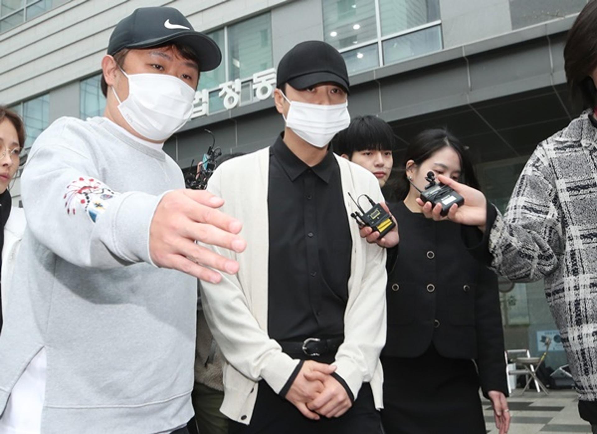 '음주운전' 신혜성, 징역 2년 구형… 신화 명성에 먹칠