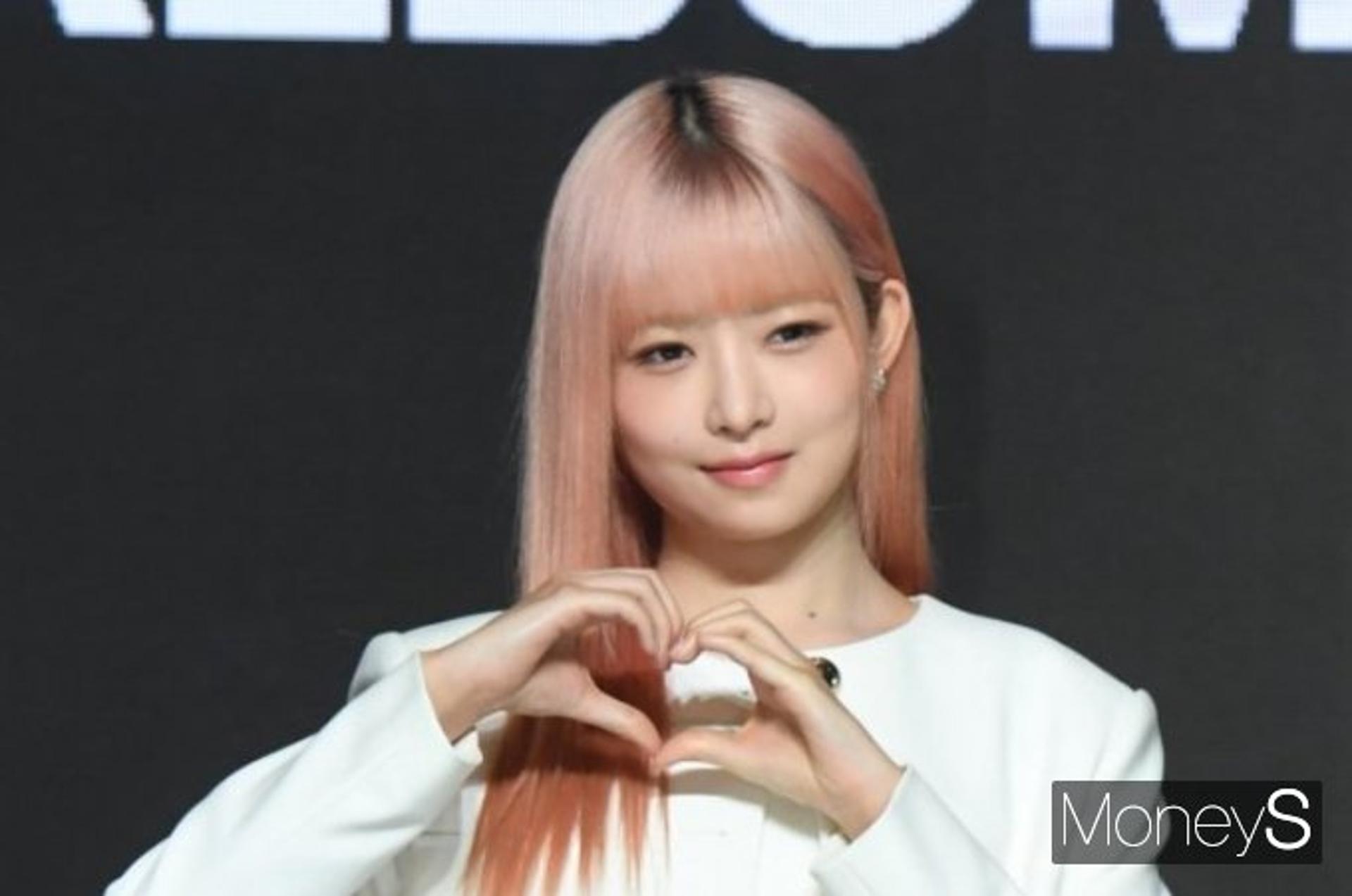'아이브' 레이, 활동 일시 중단… 의료진 "안정 필요"