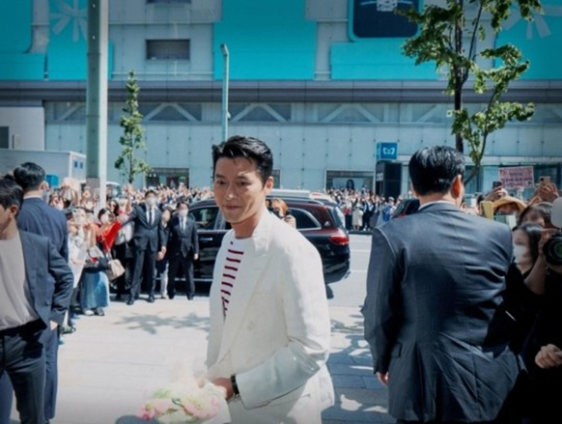 "日 여행 중 포착"… 현빈♥손예진, 아들 출산 5개월 만