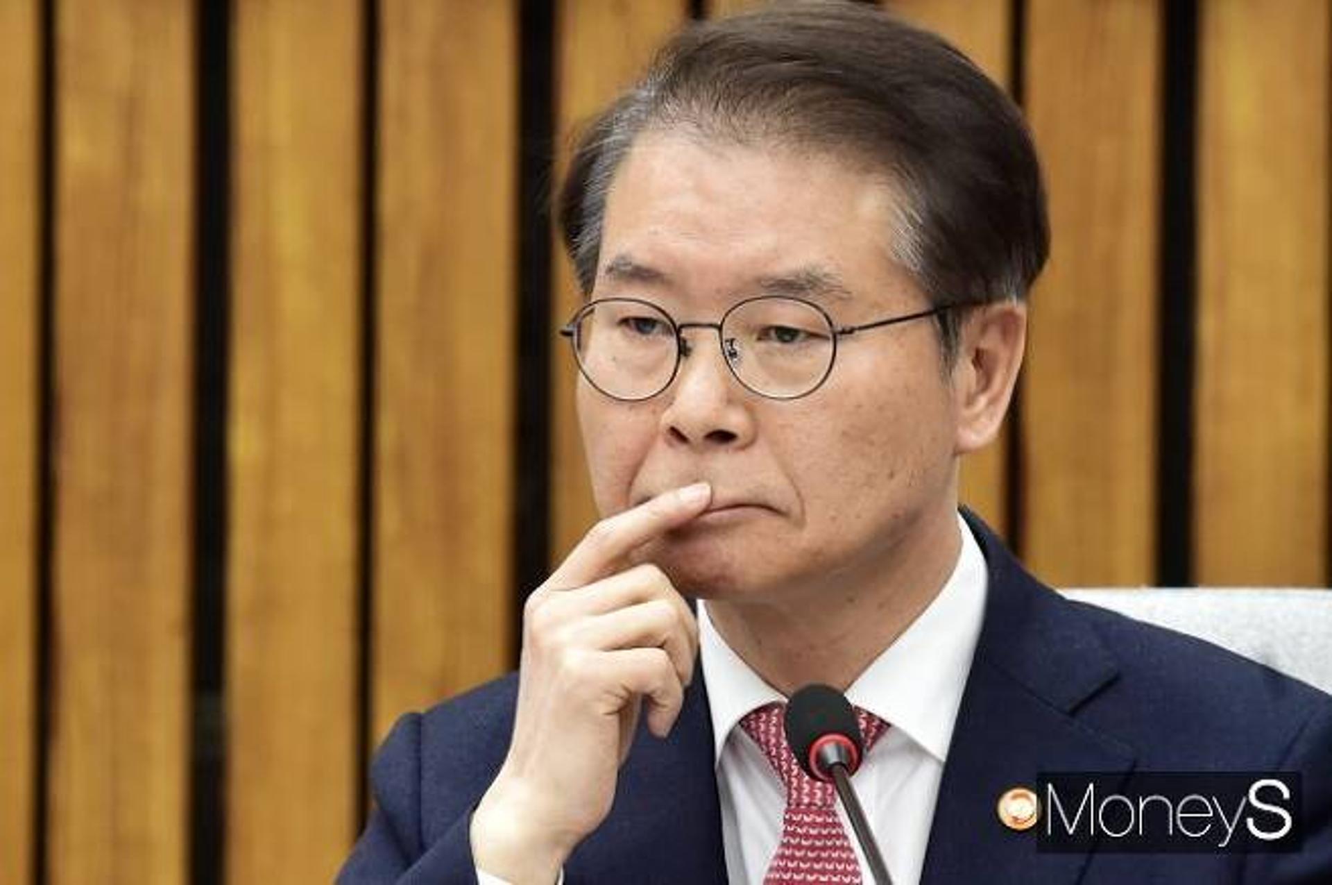 이정식 고용장관 "근로시간 개편, 5월부터 두 달간 의견 수렴"