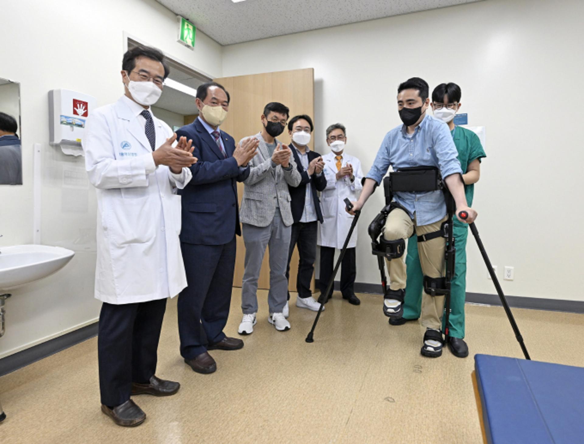 현대차, 이동약자에 의료용 착용로봇 지원… 보행·재활치료 돕기 앞장