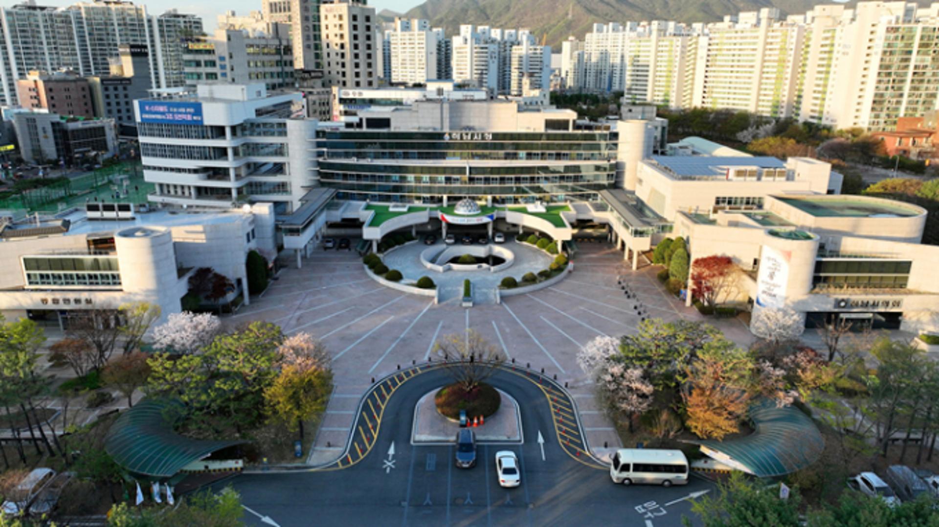 하남시에 '황토 산책길' 생겼다... "맨발로 걸어보세요"