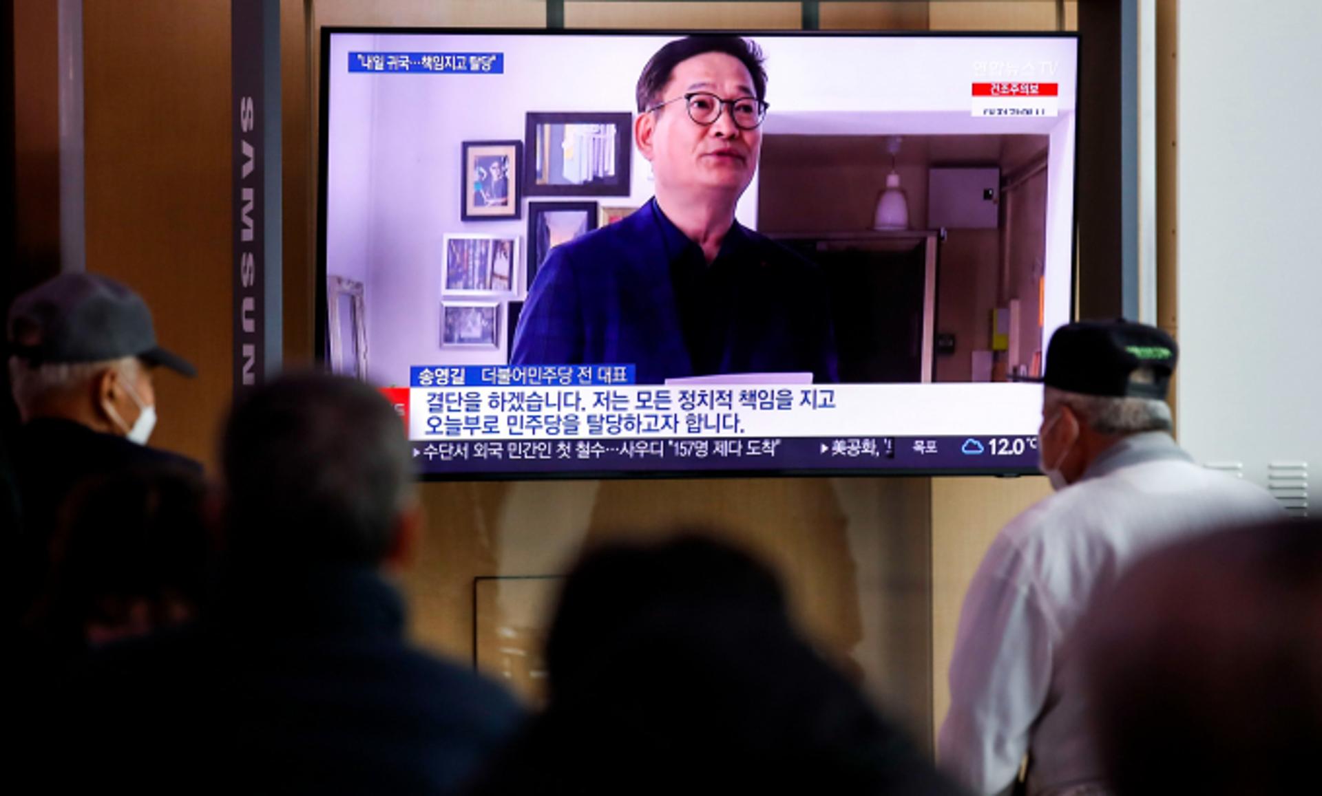 송영길 '자진 탈당'에… 민주당, 윤관석·이성만 두고 '고심'