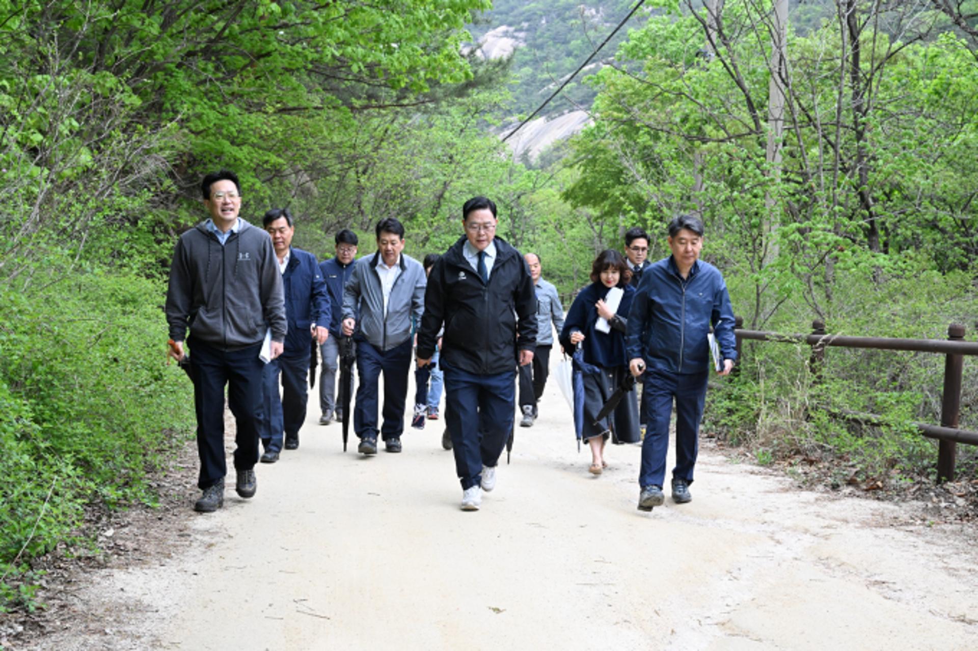 양주시, 우이령길 전면개방·광역도로 개설…'현장 간부회의'