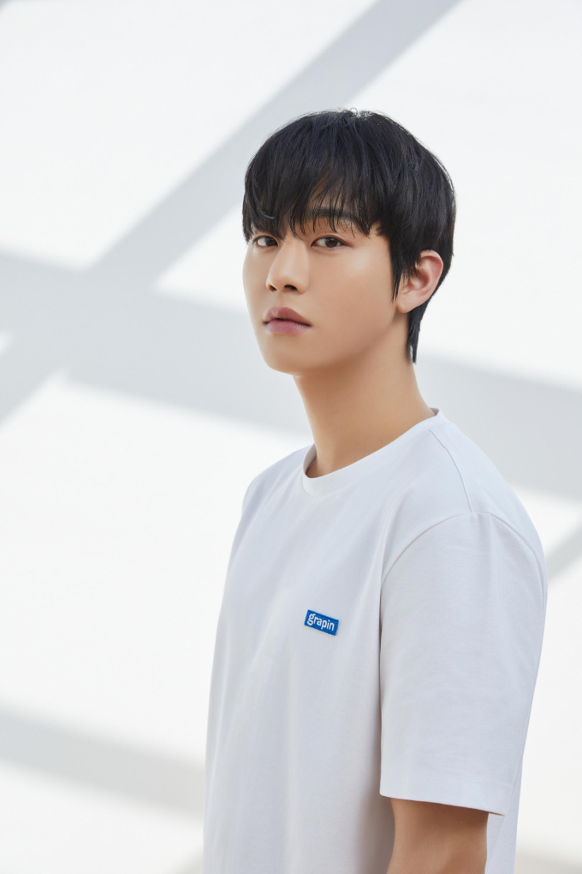 [★화보] 안효섭, 청량한 여름 남친룩의 정석
