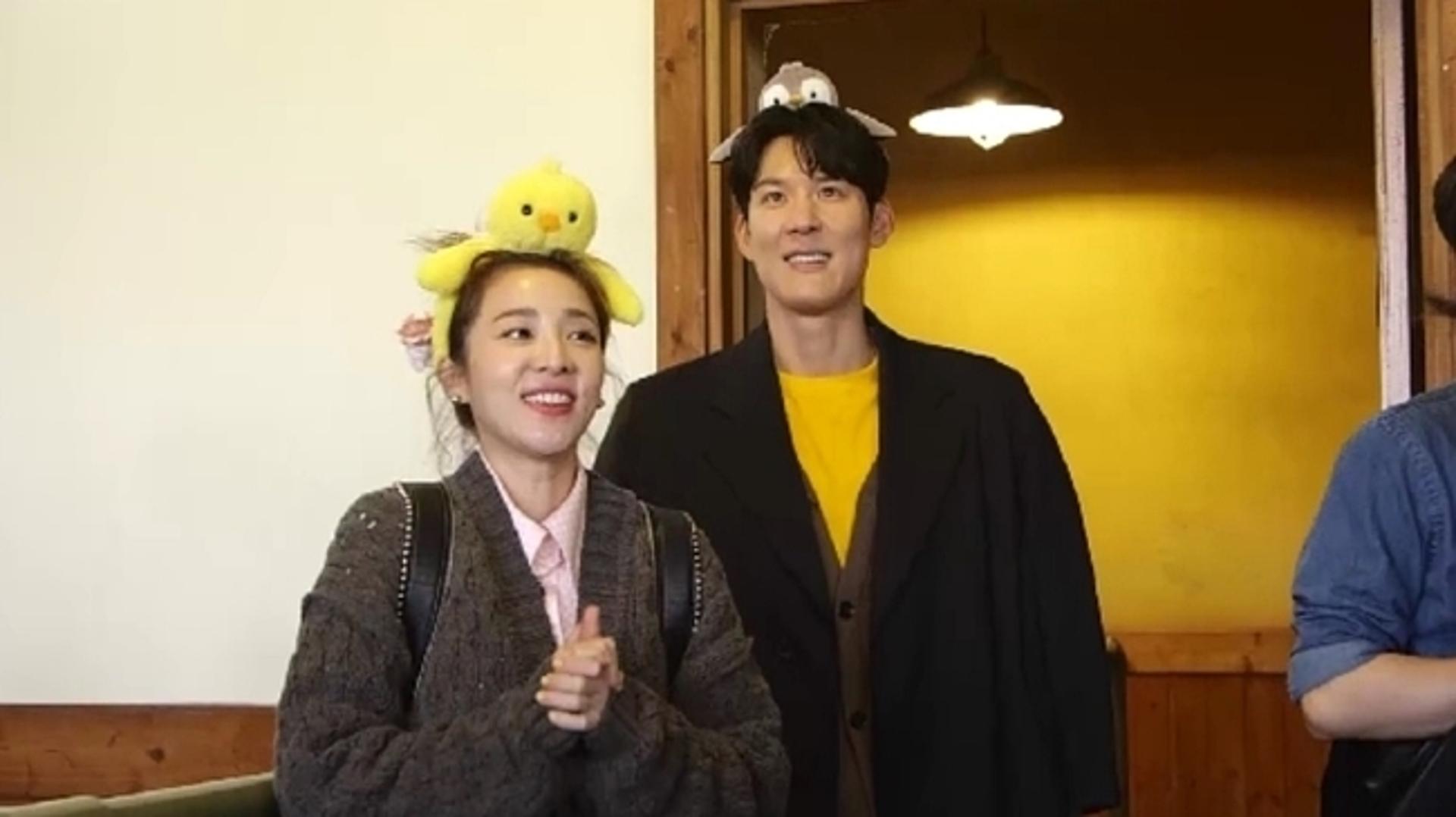 "하트 포즈하자"… 박태환, ♥산다라박과 놀이동산 데이트 '설렘'