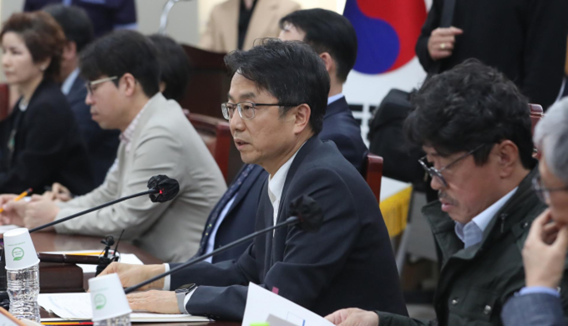 진통 끝에 최저임금위 첫 회의… 노동계-공익위원 정면 충돌