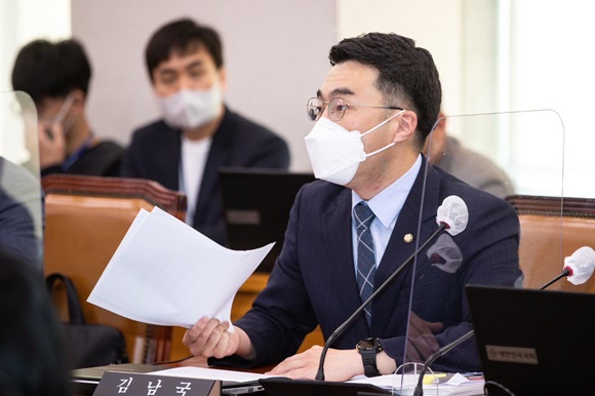 재산 15억이라던 김남국… '위믹스 60억원' 실명제 실시 전 인출 의혹