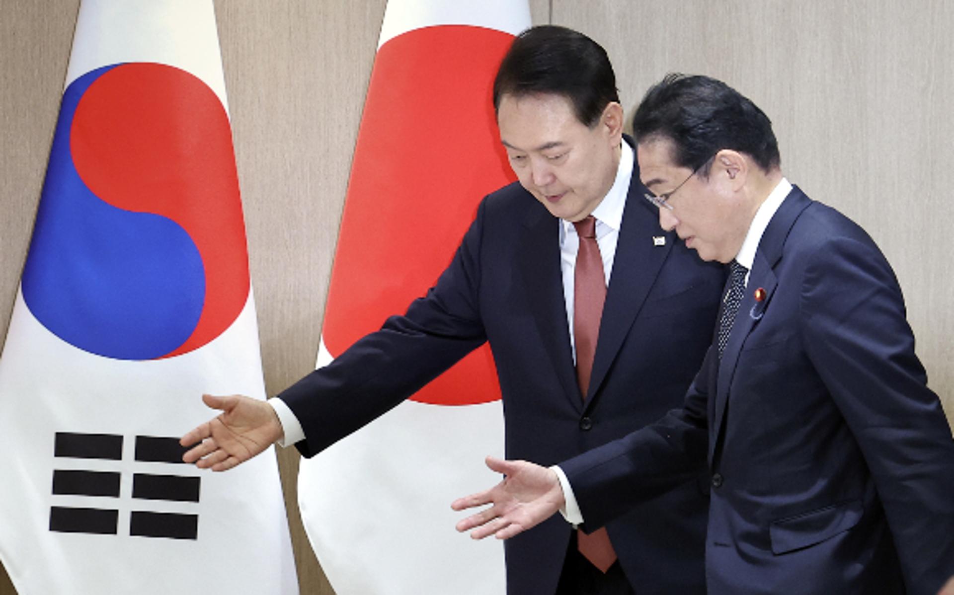 윤 대통령 "과거사·미래협력 분리"… 기시다 "위축된 분위기 해소"