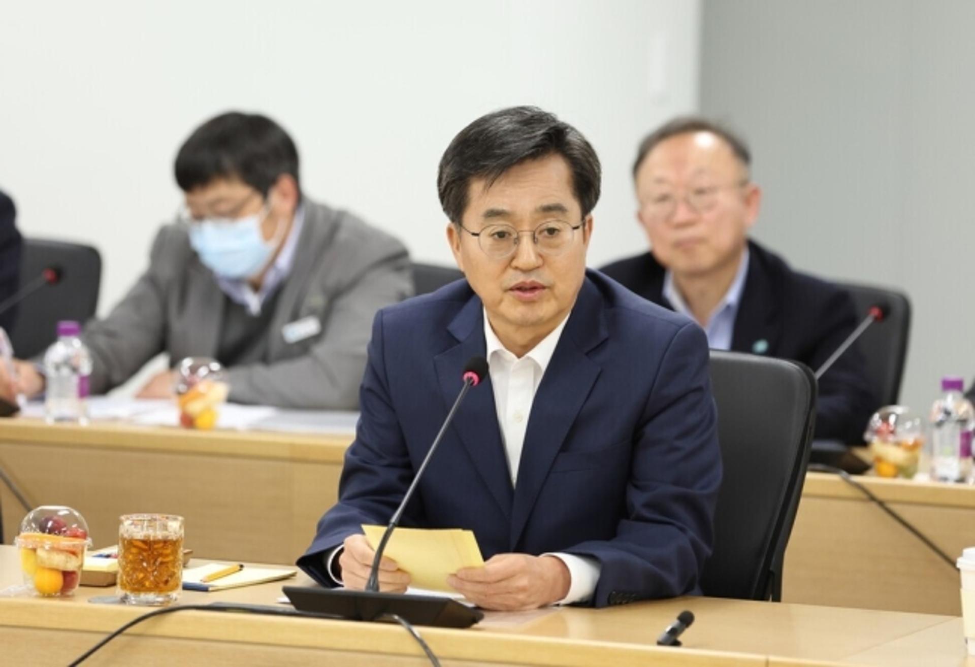 김동연 "한일 정상회담, 국민·국익과 멀어져…민주당, 필요하면 재창당 각오해야"