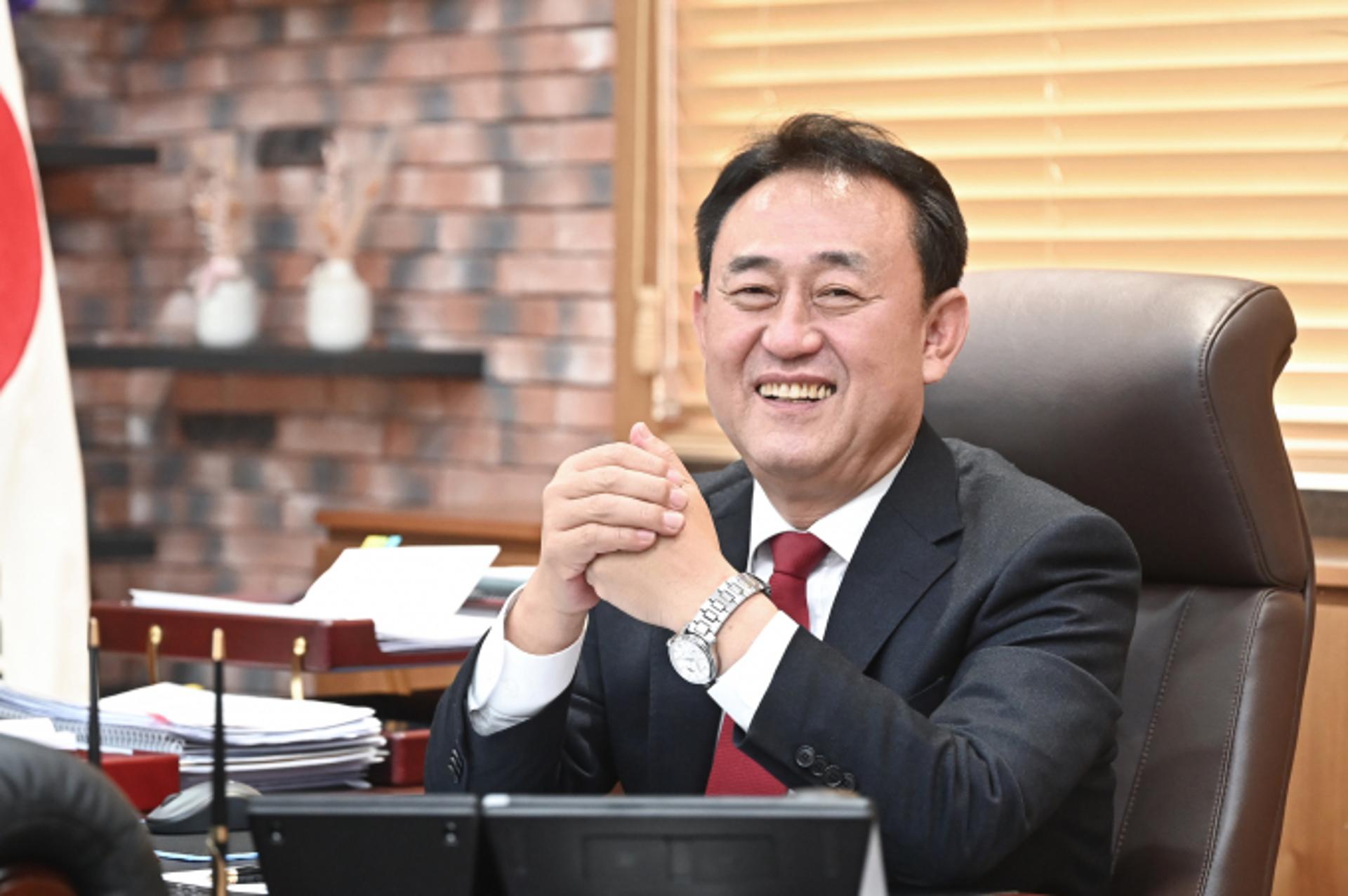 이충우 시장 "도자의 멋과 젊음이 있는 '여주도자기축제'에 오세요"