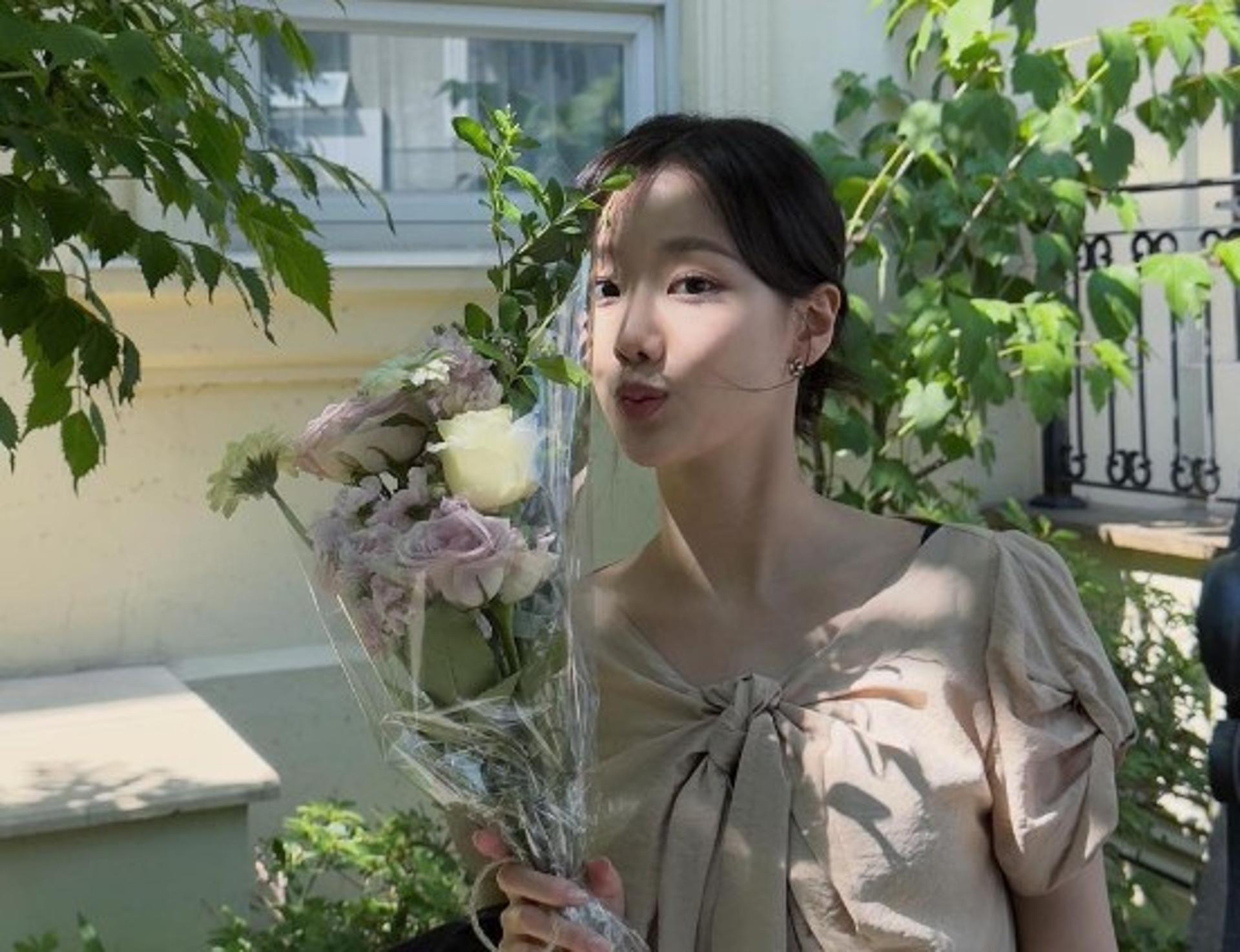 복귀 임박?… '에이프릴' 출신 이나은, SNS 속 '꽃미소'