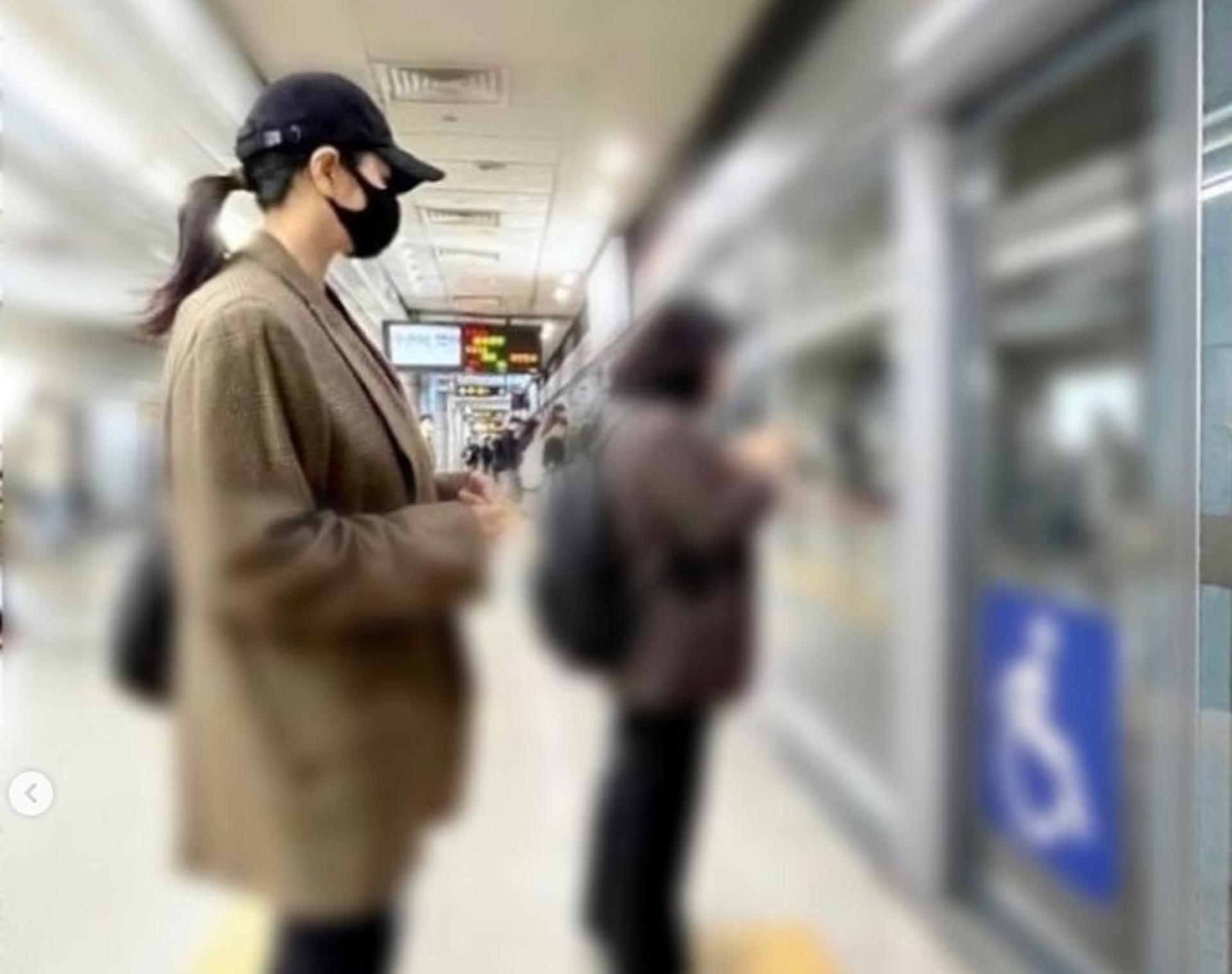 김혜수, 지하철서 포착?… "어디서든 빛나는 포스"
