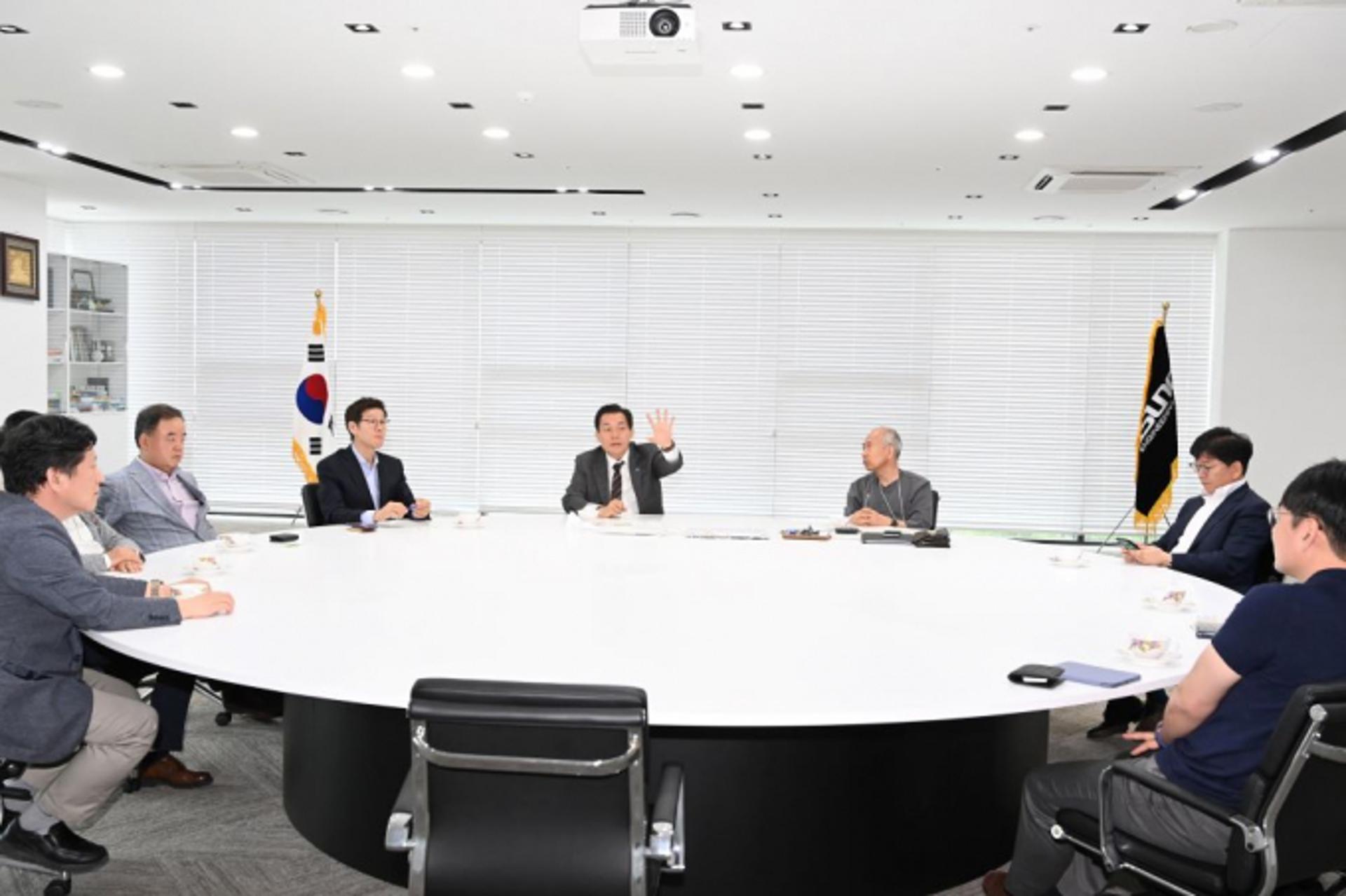 이재준 수원시장, 주성엔지니어링 R&D센터 방문 "산·학·관 협력  논의"