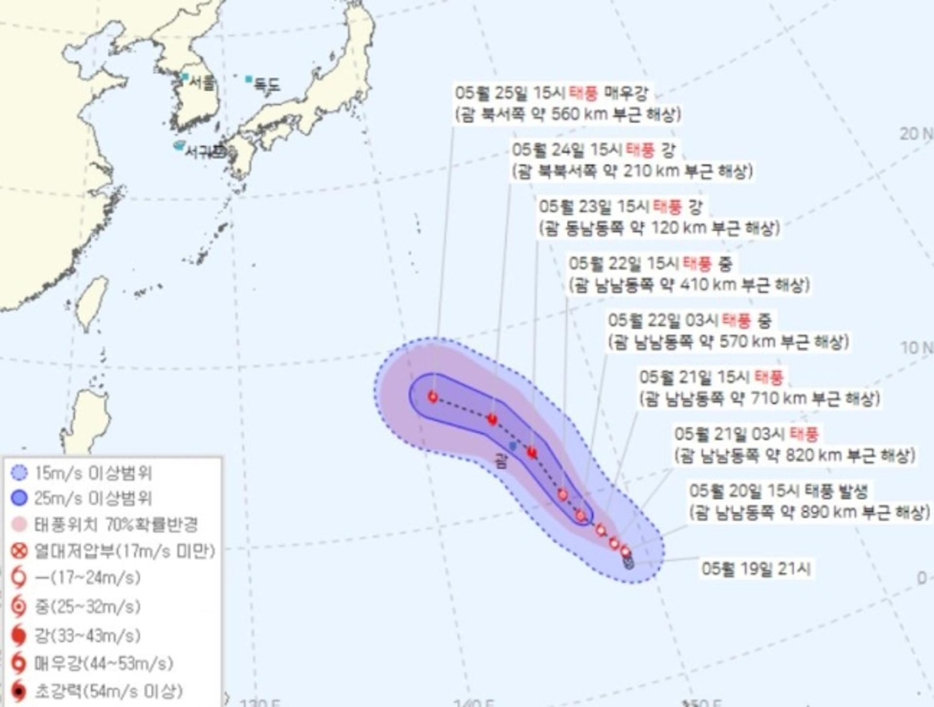 괌에서 올라온다… 2호 태풍 마와르 '한·일' 향해 북서진