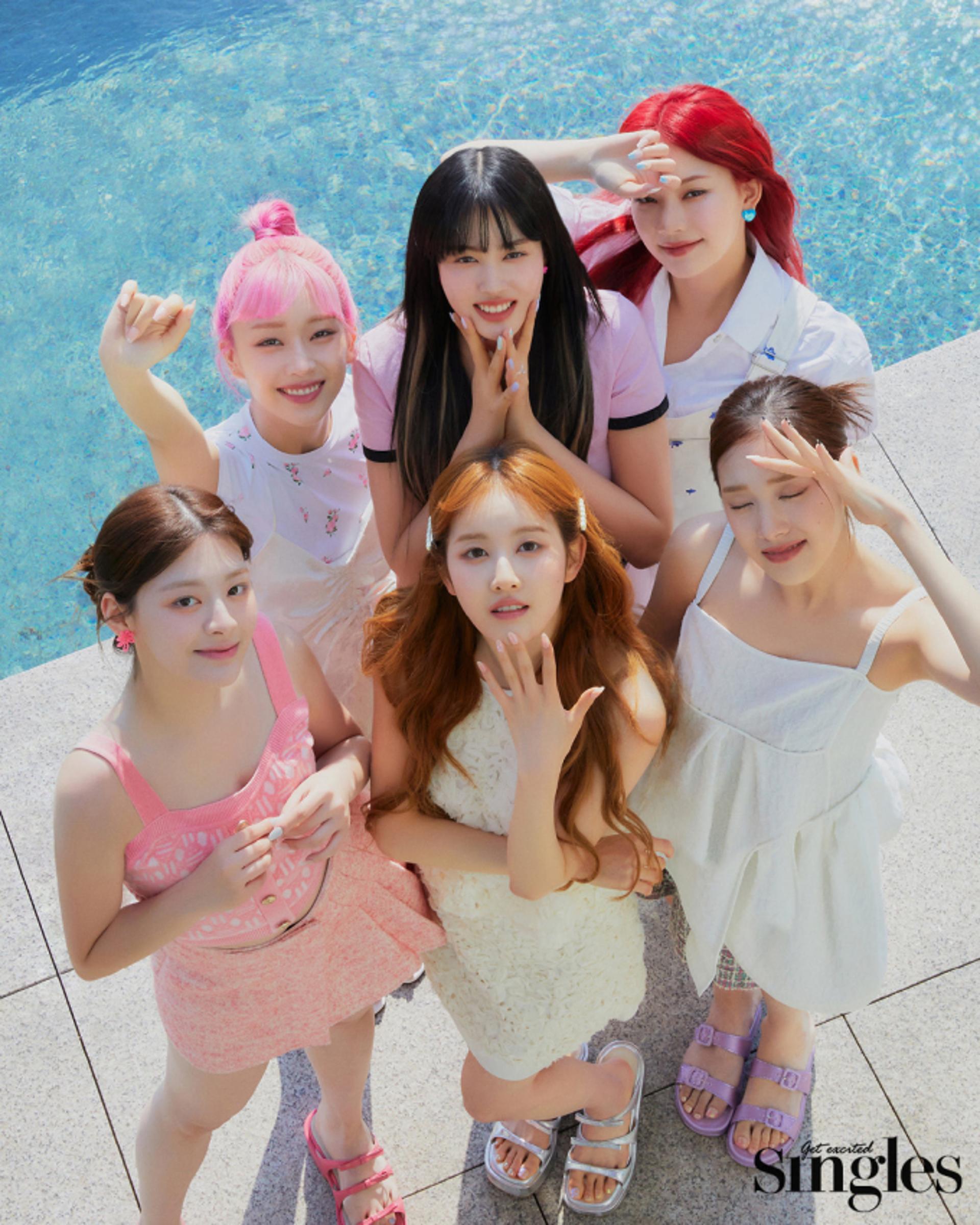 [★화보] 스테이씨, 알록달록 네일로 한층 더 눈부신 여름룩