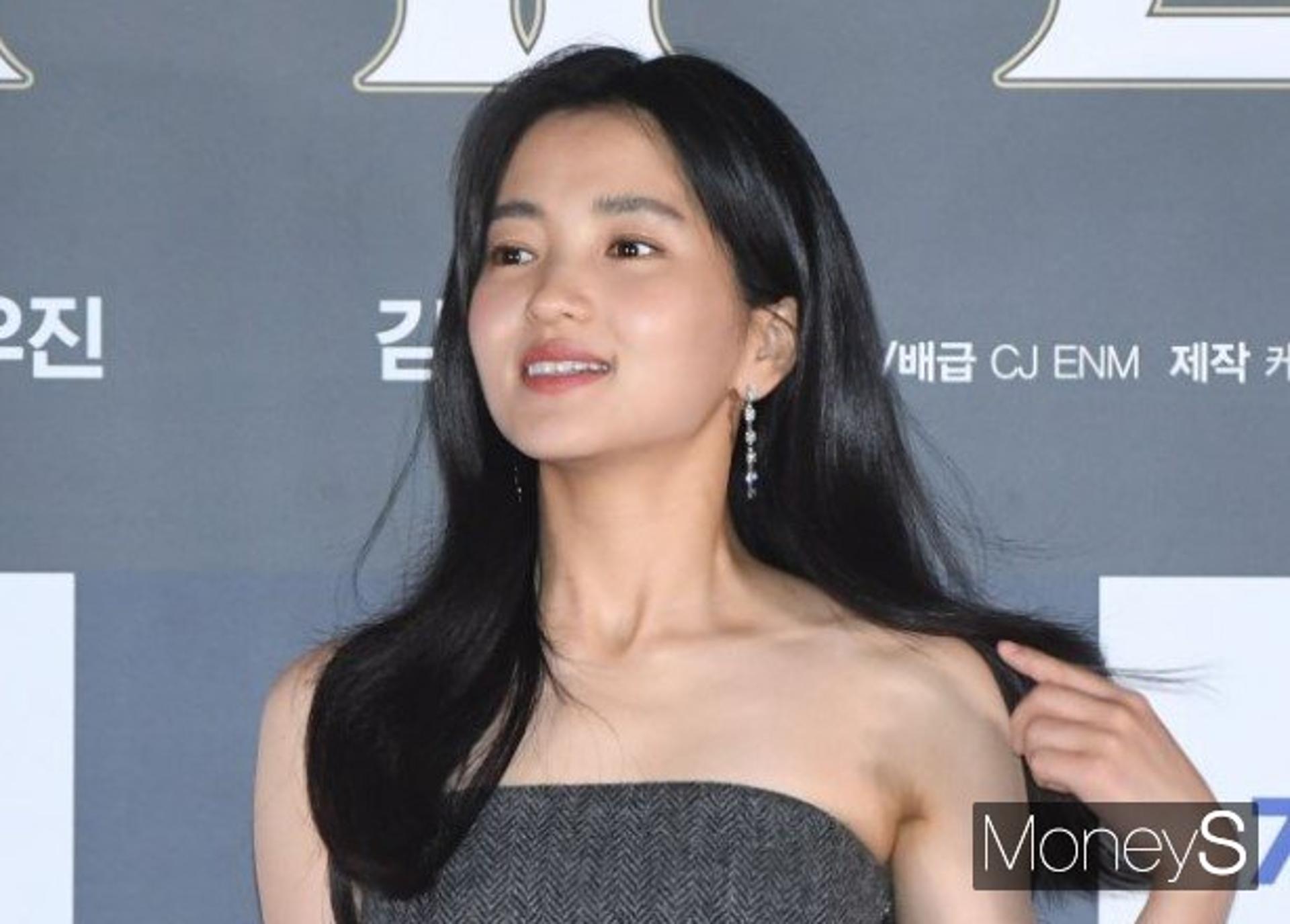 '재능기부'가 팬 위한 마음?… 김태리 해명이 씁쓸한 이유 [김유림의 연예담]