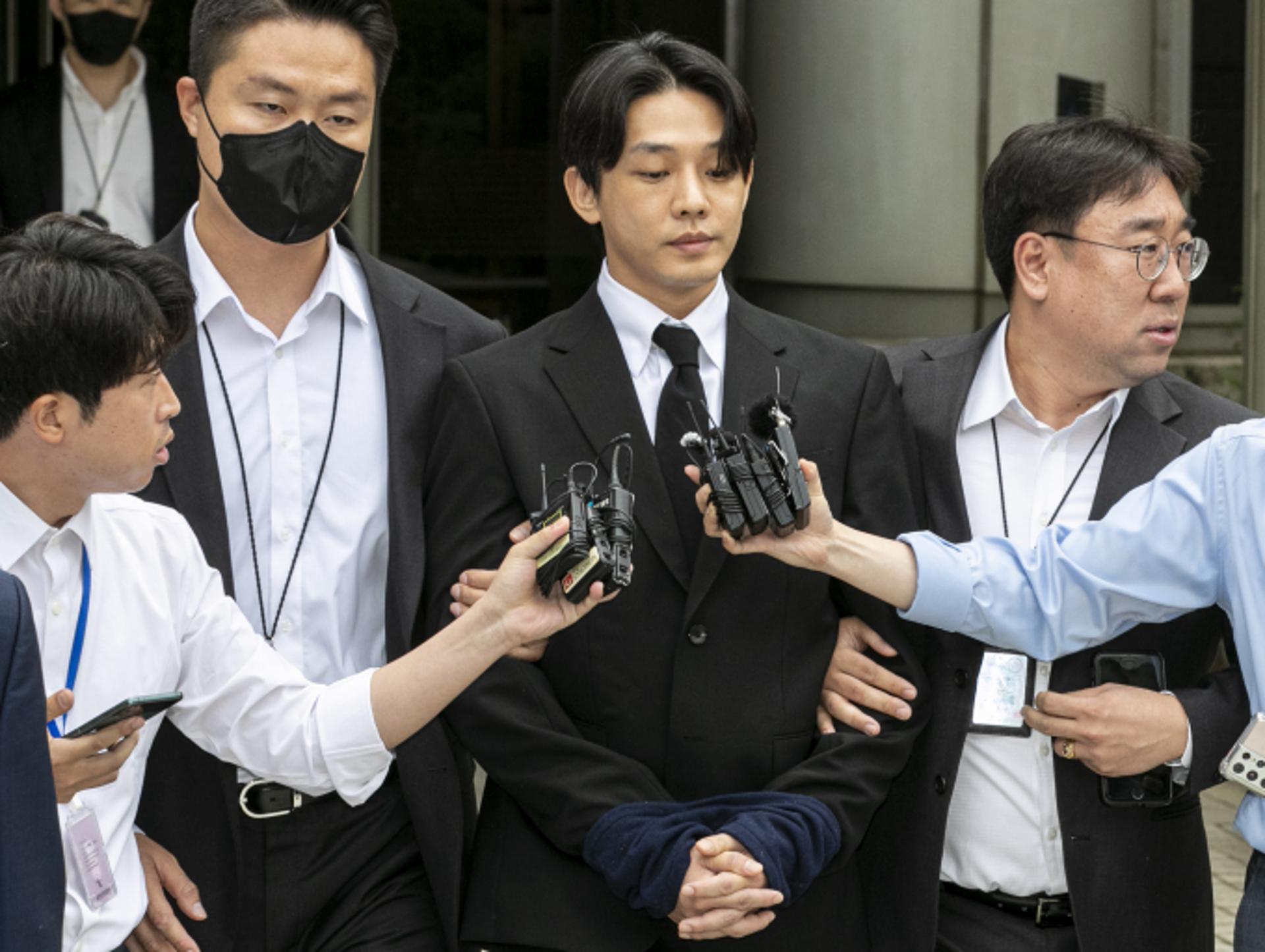 포승줄 묶여 유치장행… 유아인 "마약 투약 후회한다"