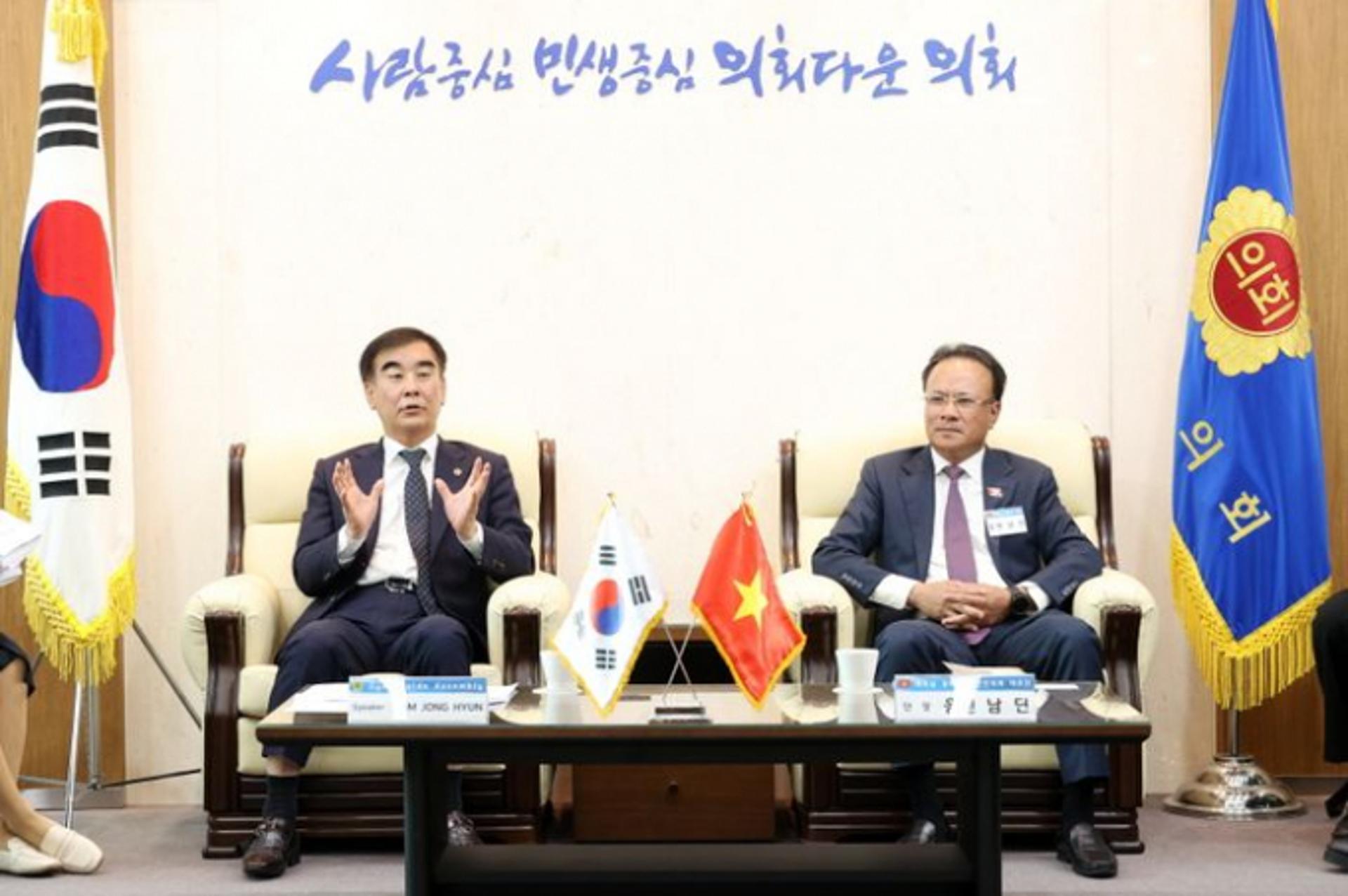 염종현 경기도의장, 베트남 응에안성 인민의회 대표단 접견