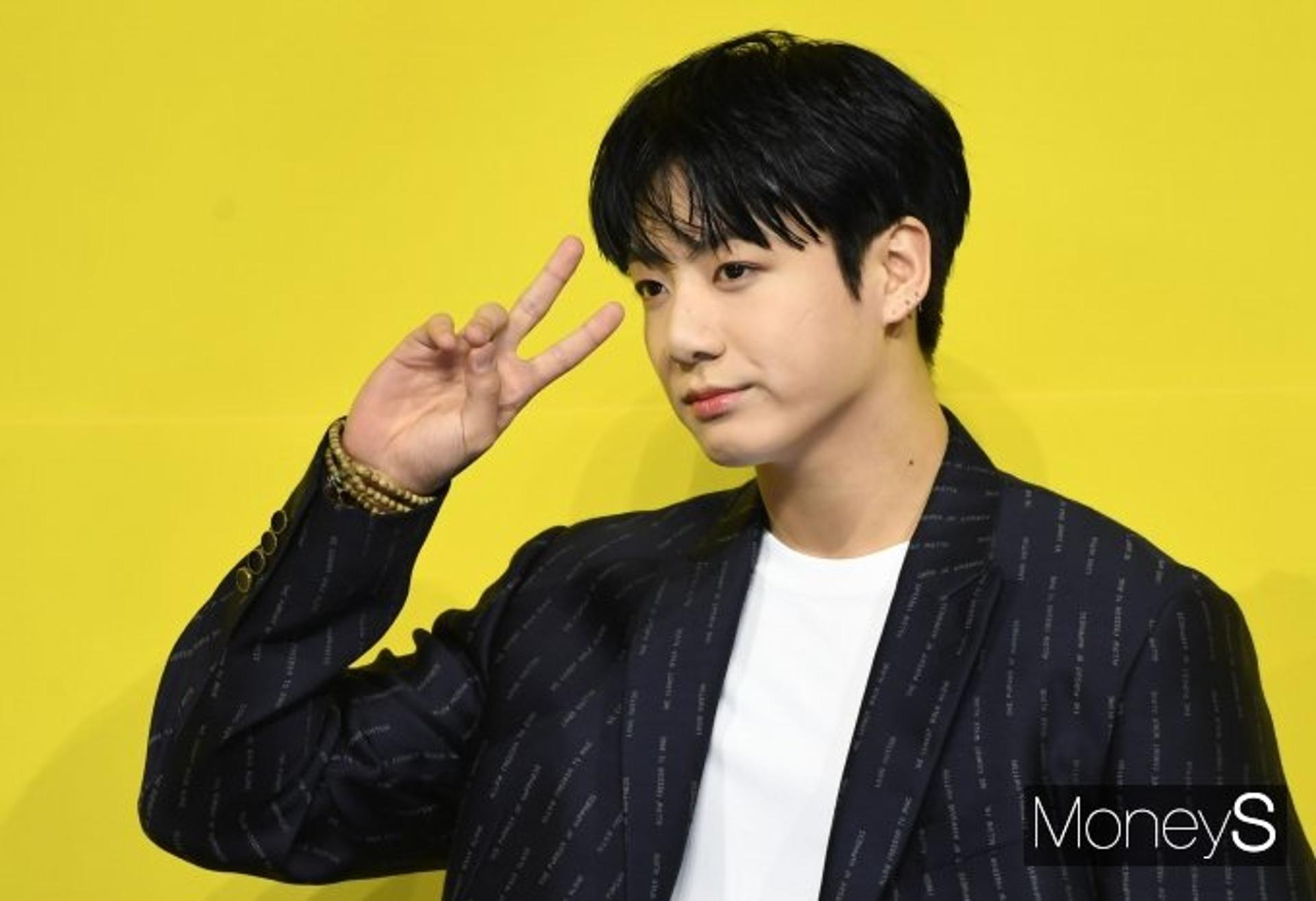 "군대 멋지게 갔다 오겠다"… '97년생' BTS 정국, 군가 열창을?