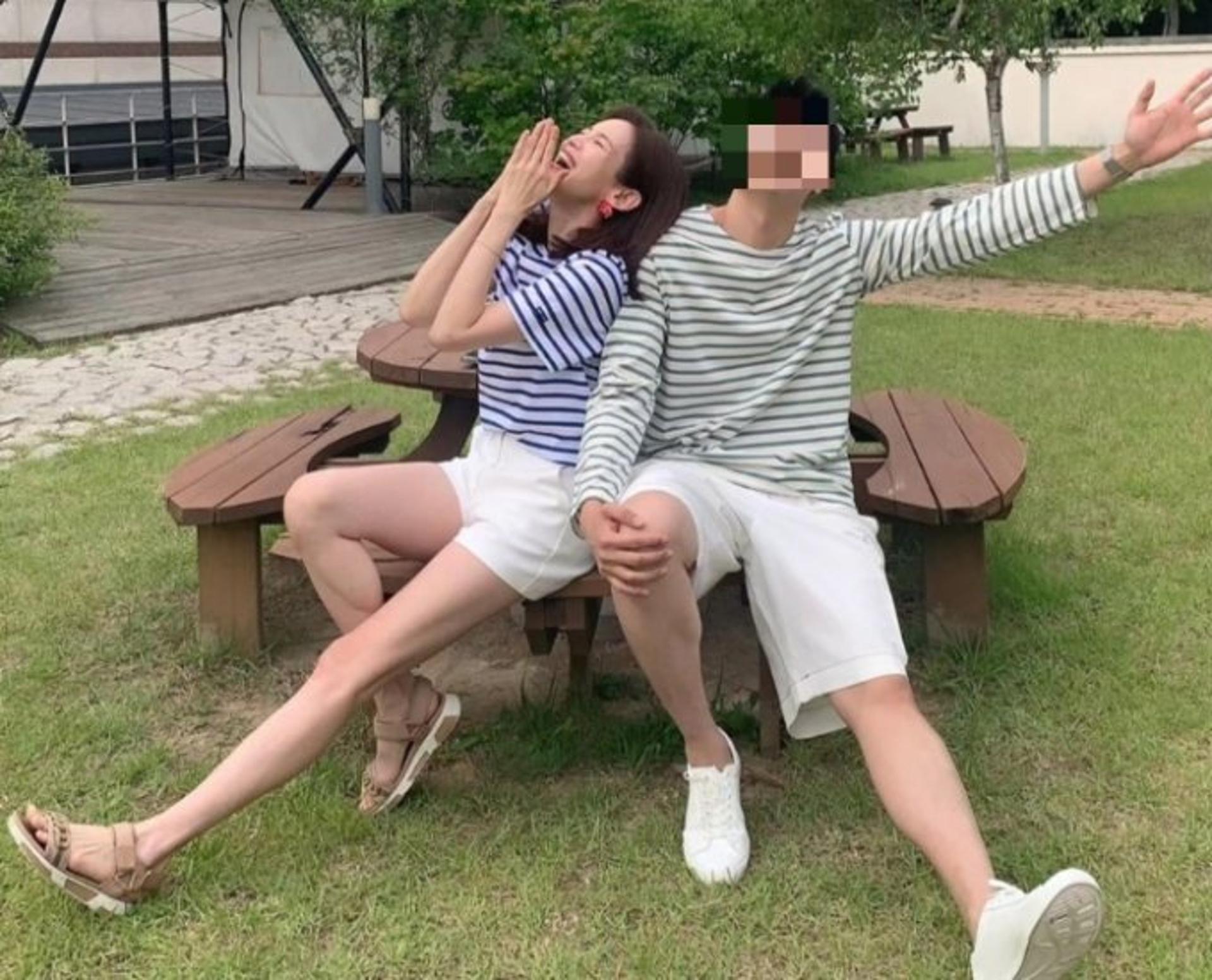 "커플티 입고 인증"… 정가은, 이혼 5년 만 열애?
