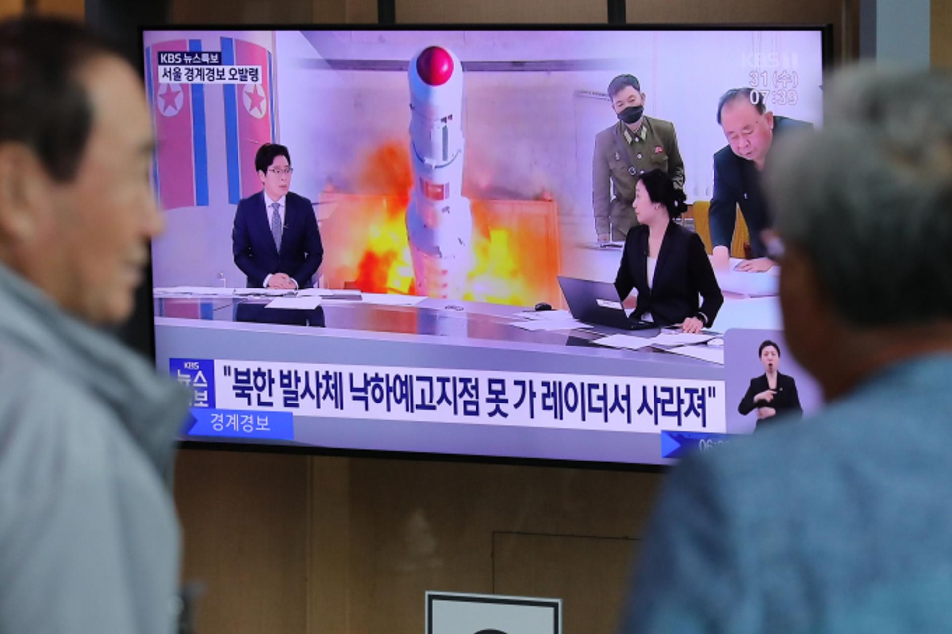 北 발사체, 어청도 서쪽바다 추락… 軍 "발사 실패 가능성 있어"(상보)