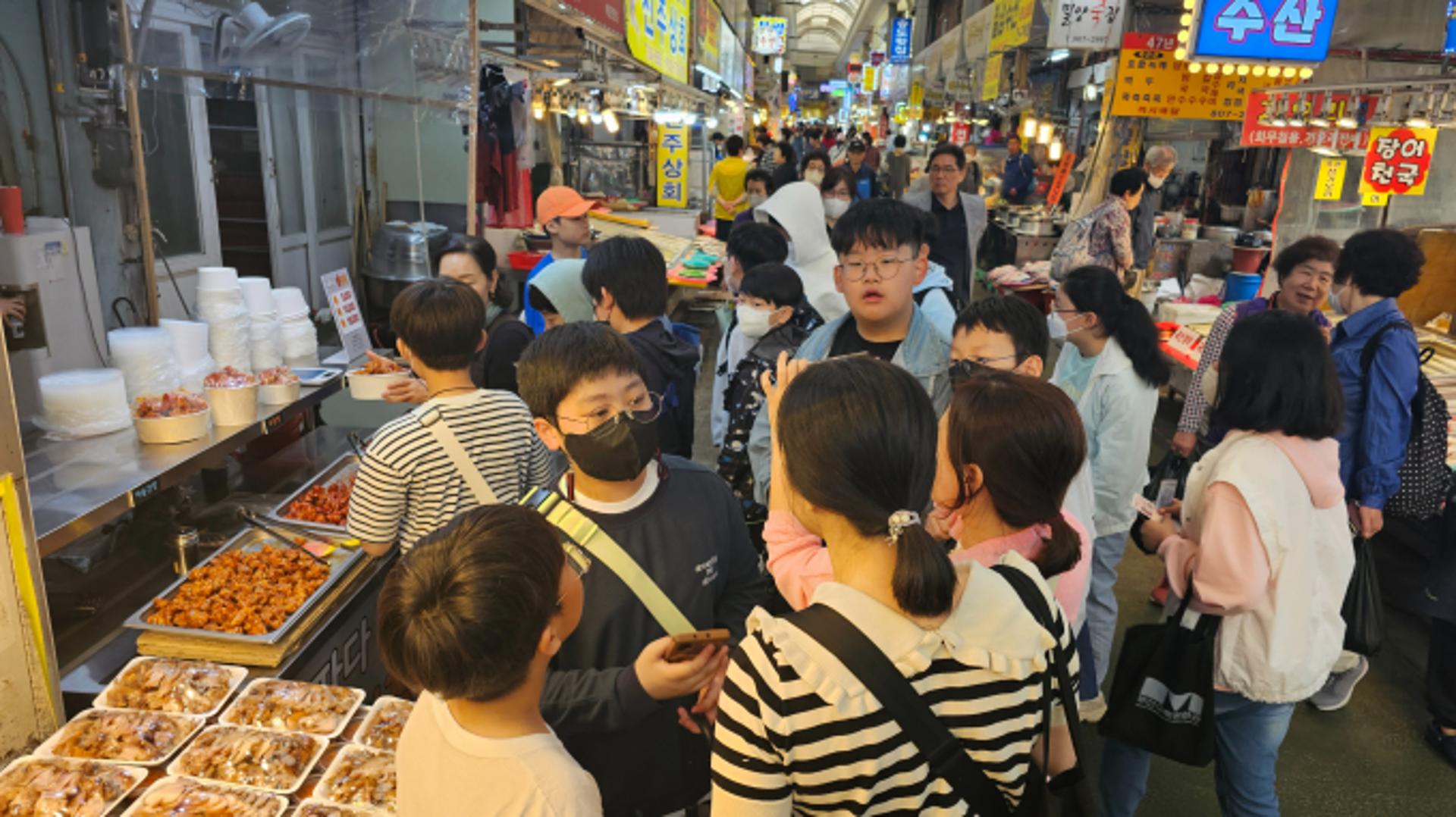"초등학생이 김밥 판매한다"…부산교육청, 전통시장 체험 경제교육