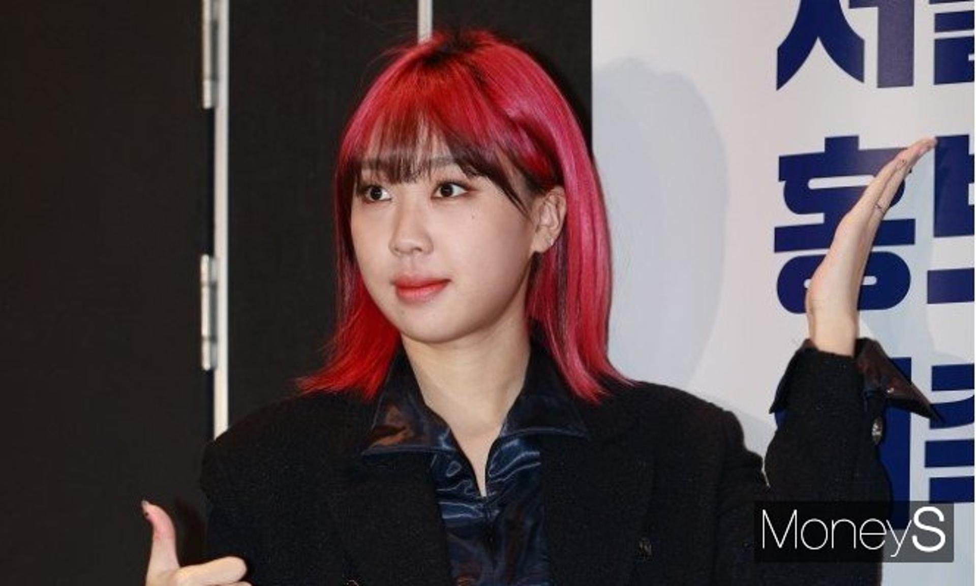 "줬다 뺏는 게 어딨냐"… 이영지, 일론 머스크 언팔한 사연