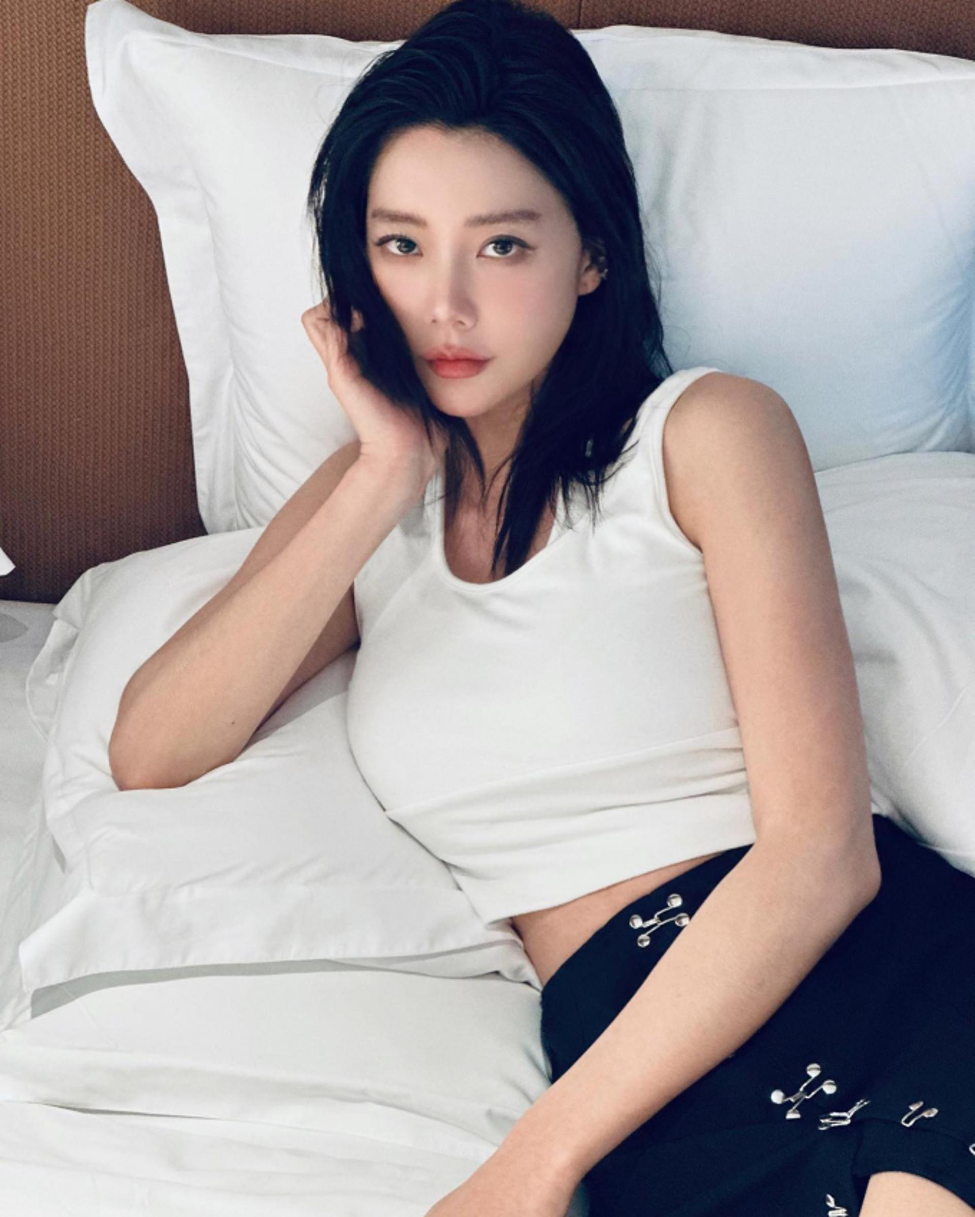 클라라, 침대 위 청순&관능미 공존하는 비주얼