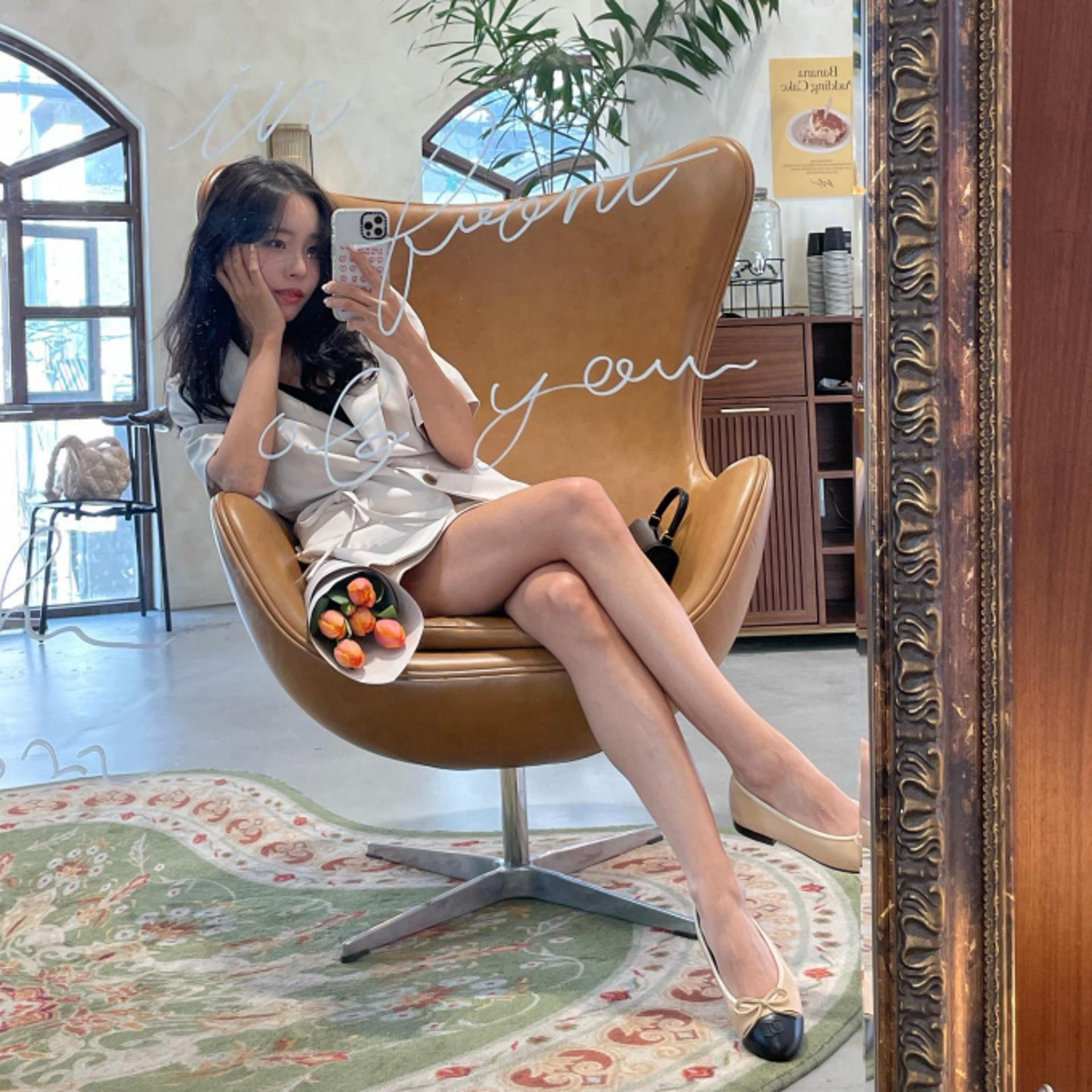 '박성광♥' 이솔이, 미니스커트로 뽐낸 시원한 각선미