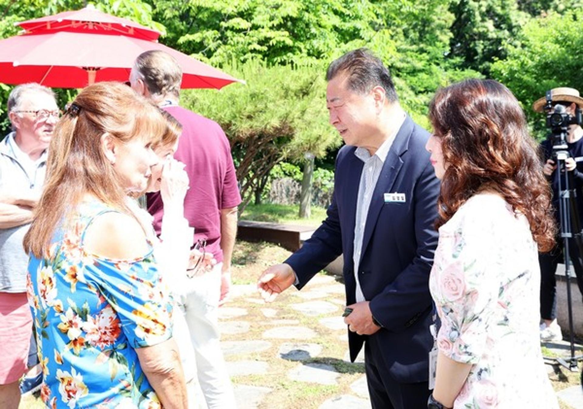 파주시, 엄마품동산·DMZ서 해외입양인 초청 관광 진행